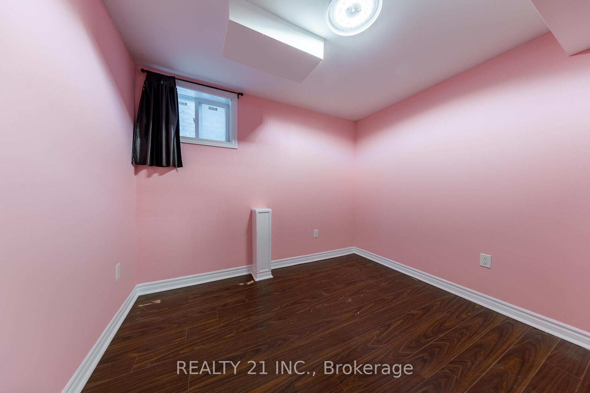 Photo 37 of 54 Tysonville Circle, Brampton, Northwest Brampton — HOMEH