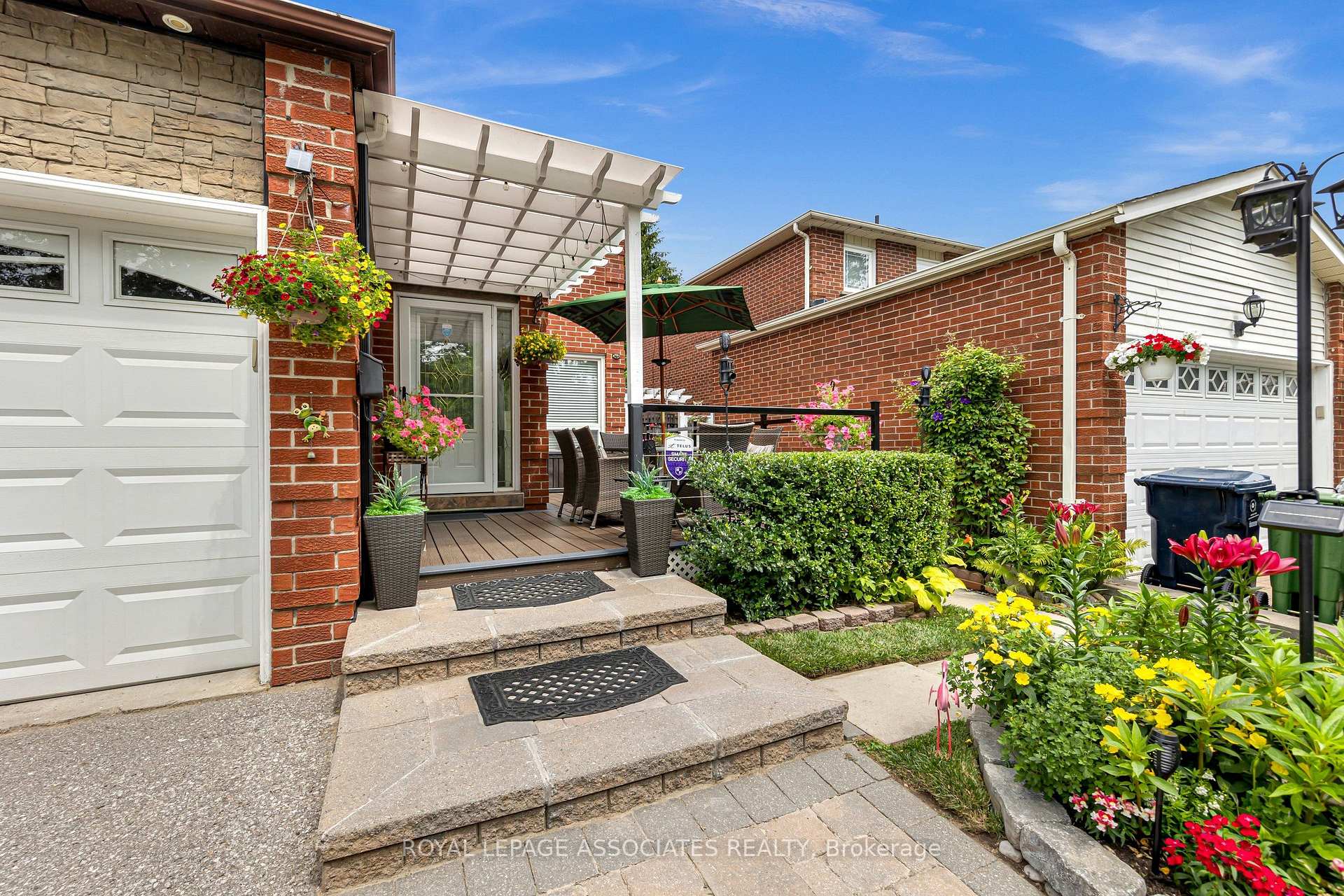 Photo 2 of 4 Apsco Avenue, Scarborough, West Hill — HOMEH