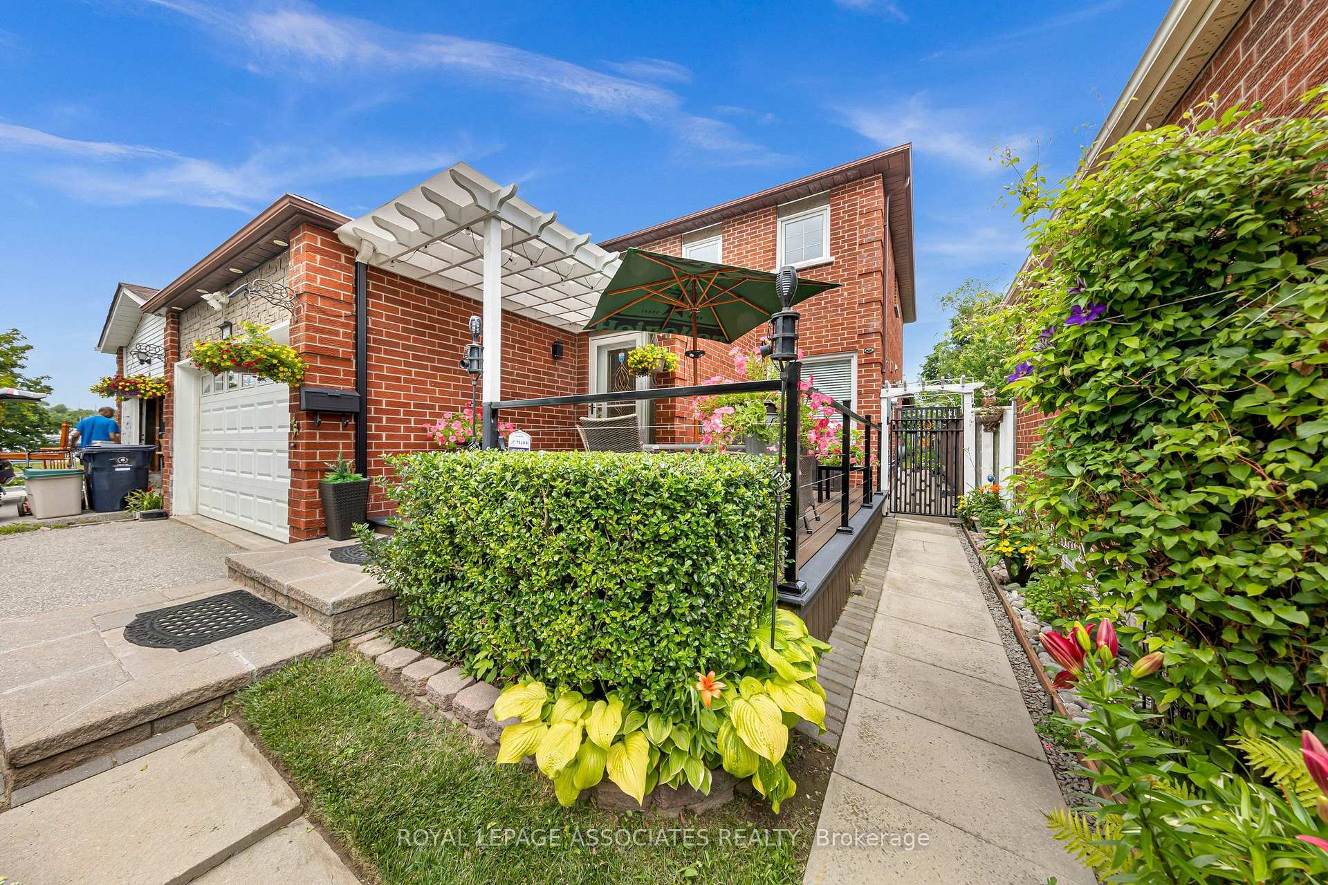 Photo 5 of 4 Apsco Avenue, Scarborough, West Hill — HOMEH