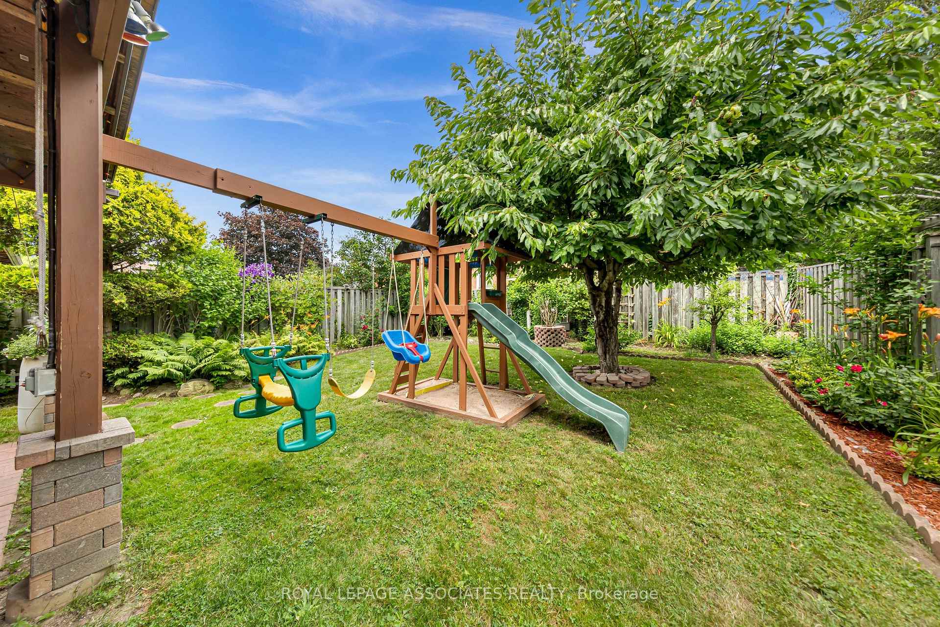 Photo 7 of 4 Apsco Avenue, Scarborough, West Hill — HOMEH