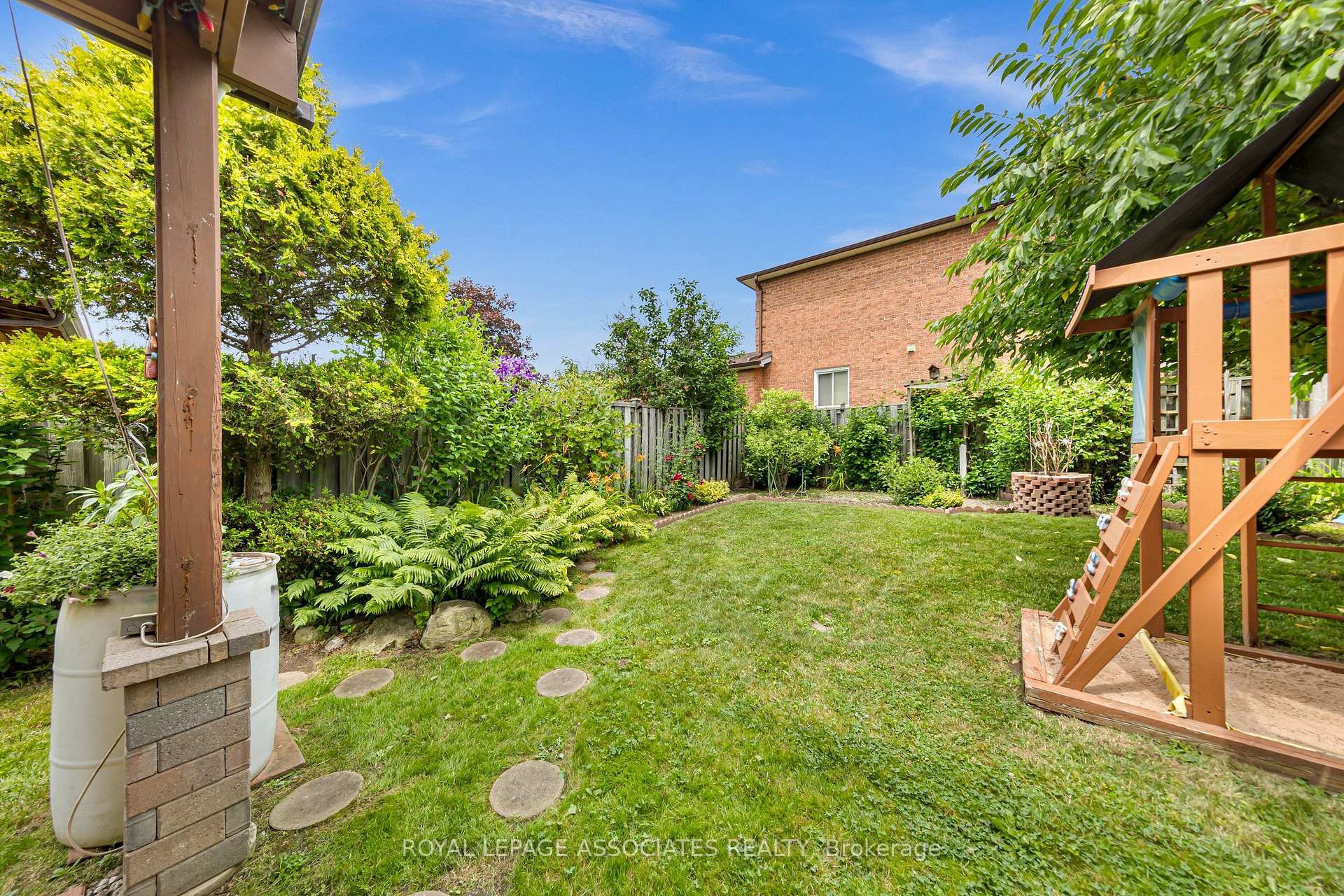 Photo 8 of 4 Apsco Avenue, Scarborough, West Hill — HOMEH