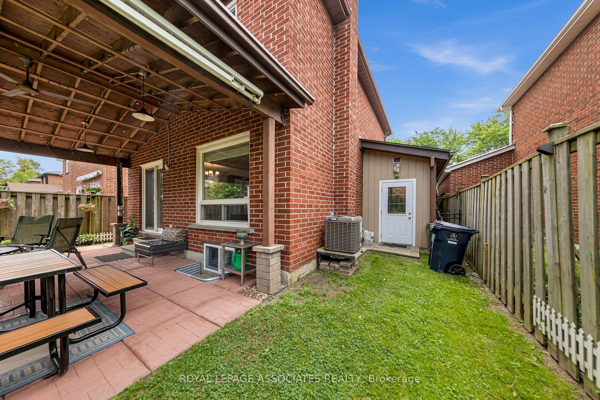 Photo 10 of 4 Apsco Avenue, Scarborough, West Hill — HOMEH