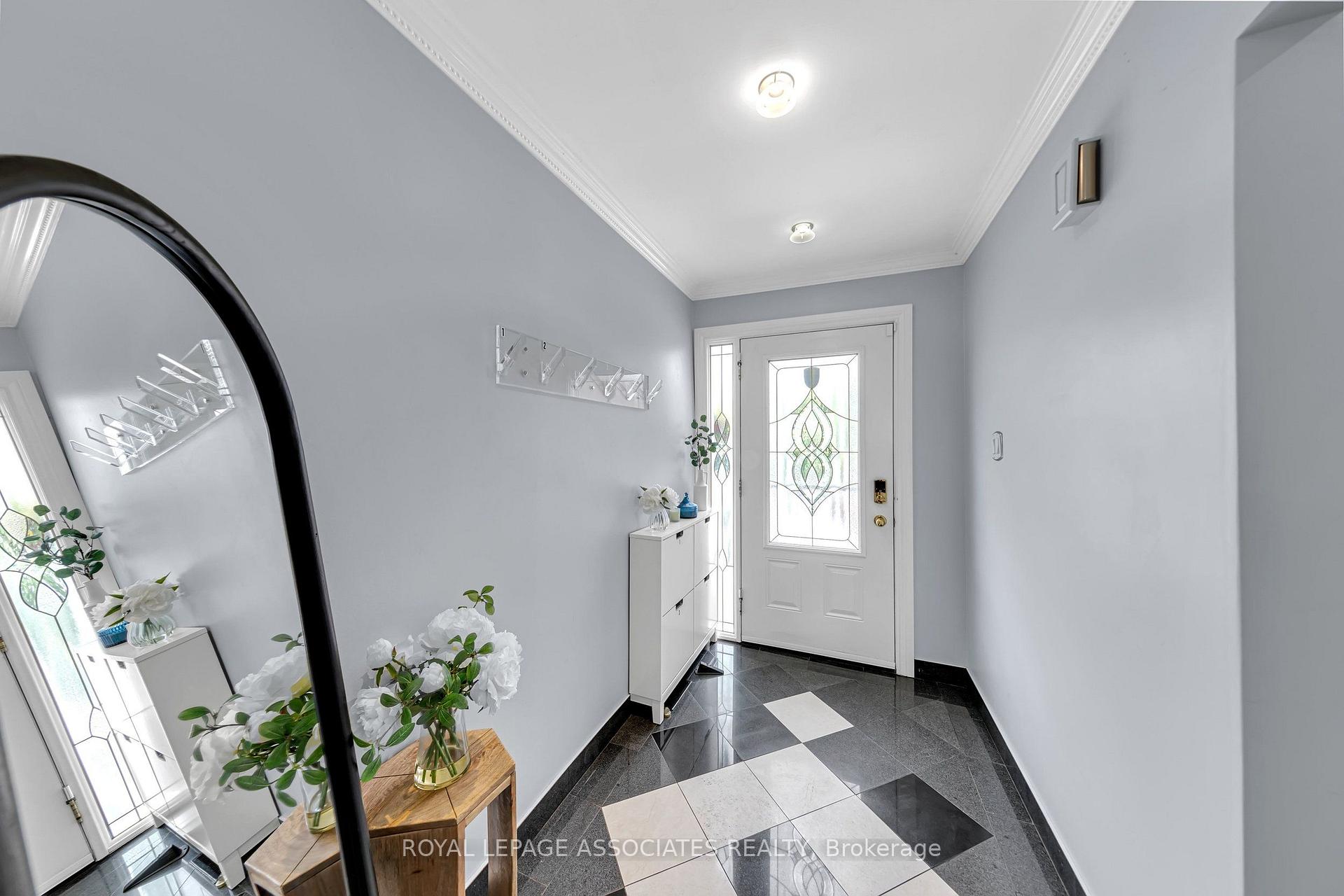 Photo 13 of 4 Apsco Avenue, Scarborough, West Hill — HOMEH