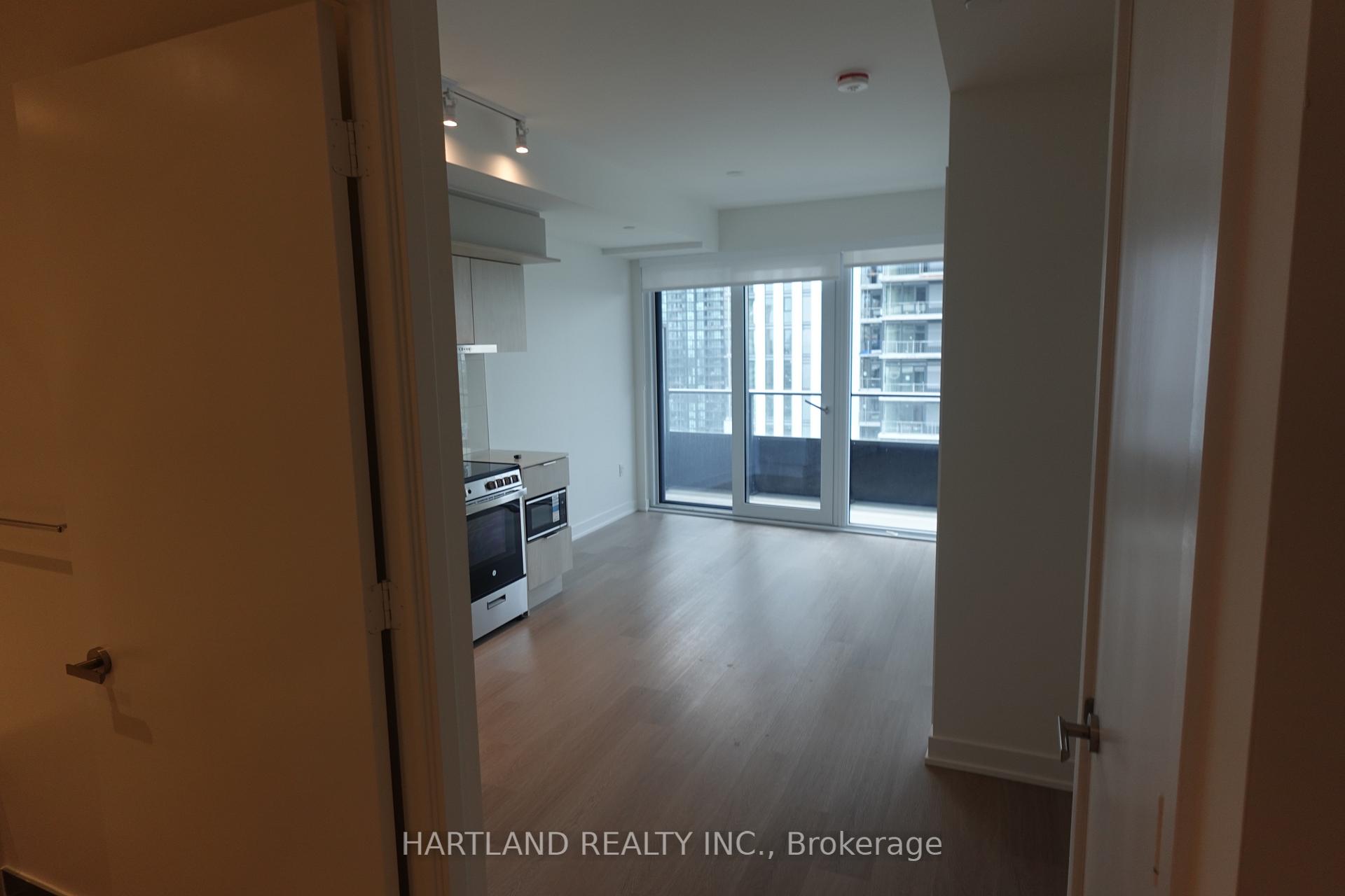 Front of Unit 1801, 448 Burnhamthorpe Road W