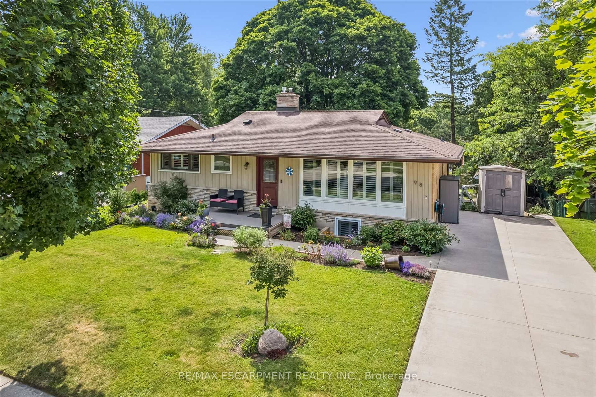 Photo 1 of 98 Stonybrook Drive, Kitchener, Meinzinger — HOMEH