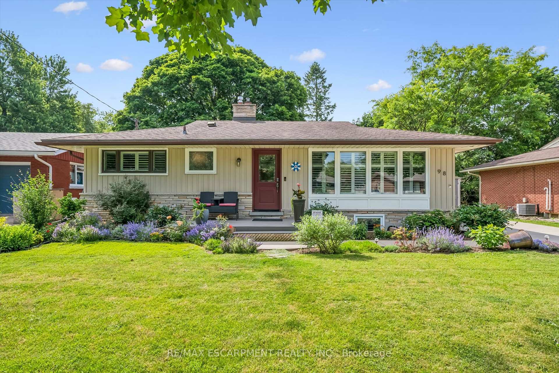 Photo 2 of 98 Stonybrook Drive, Kitchener, Meinzinger — HOMEH