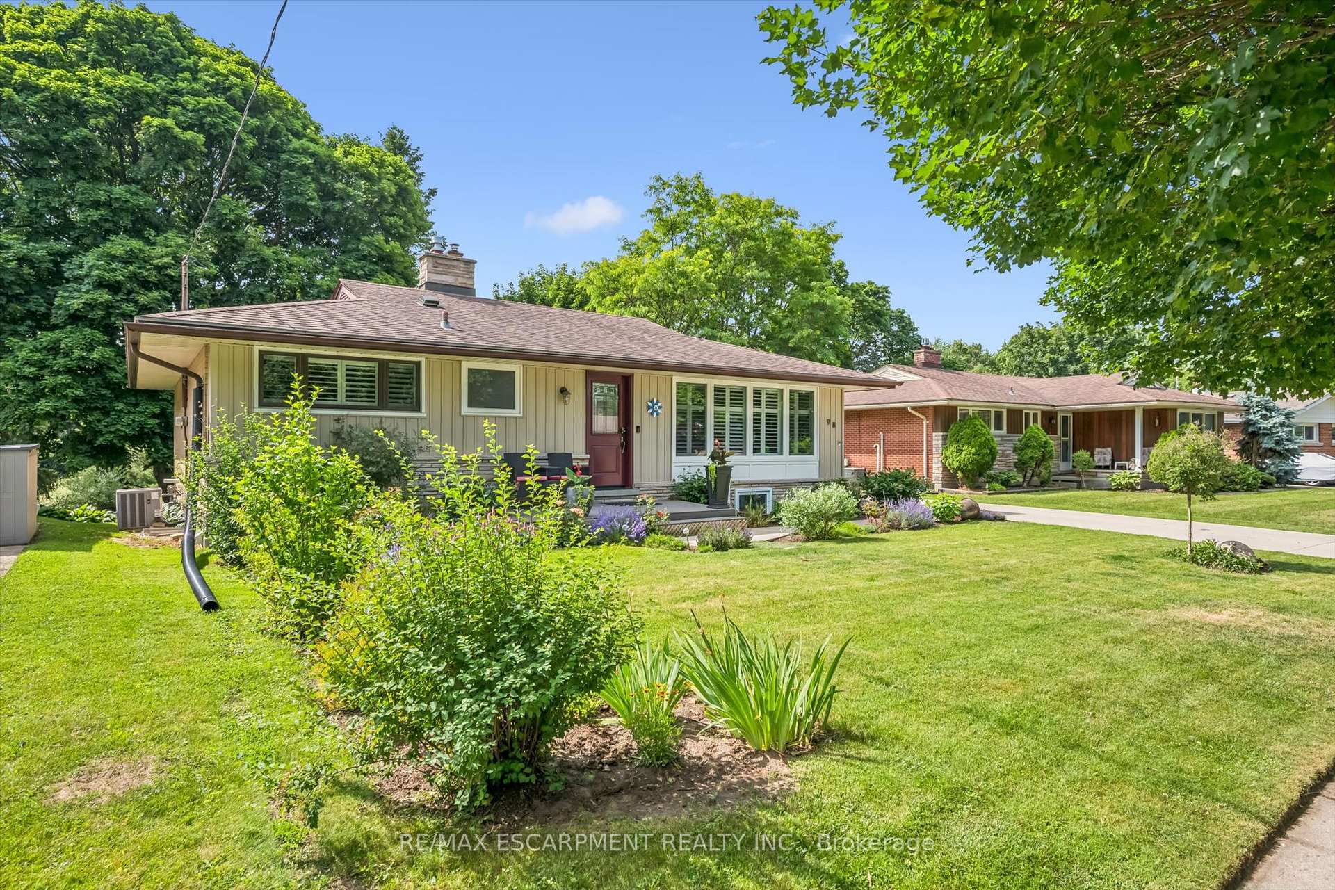 Photo 3 of 98 Stonybrook Drive, Kitchener, Meinzinger — HOMEH