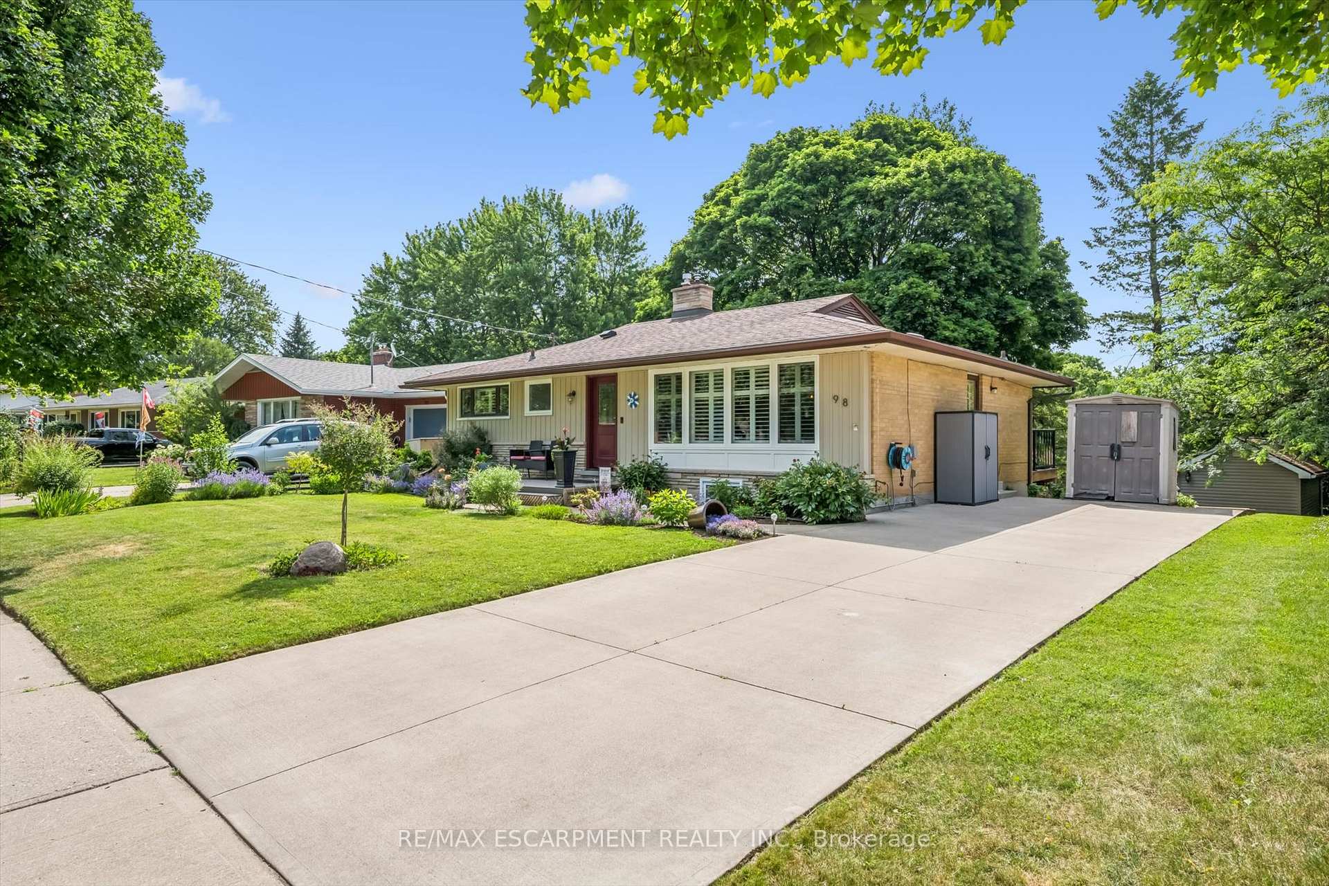 Photo 4 of 98 Stonybrook Drive, Kitchener, Meinzinger — HOMEH