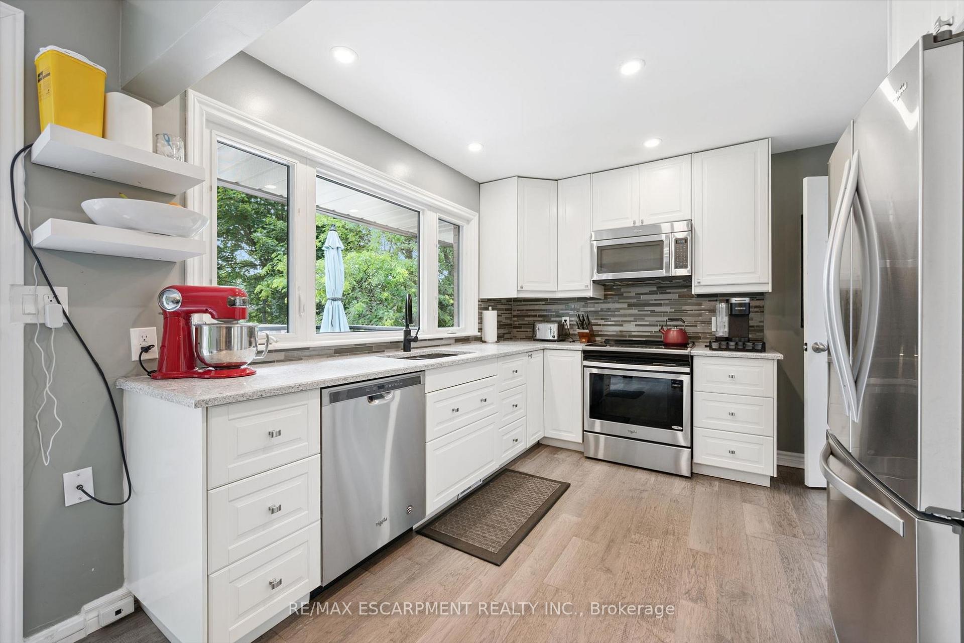 Photo 12 of 98 Stonybrook Drive, Kitchener, Meinzinger — HOMEH