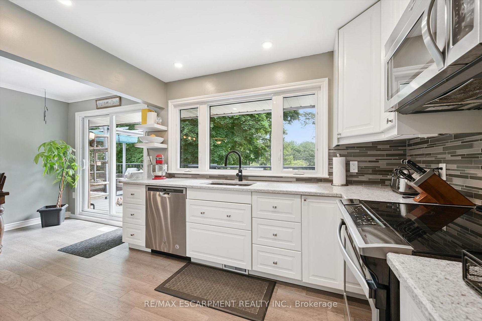 Photo 14 of 98 Stonybrook Drive, Kitchener, Meinzinger — HOMEH