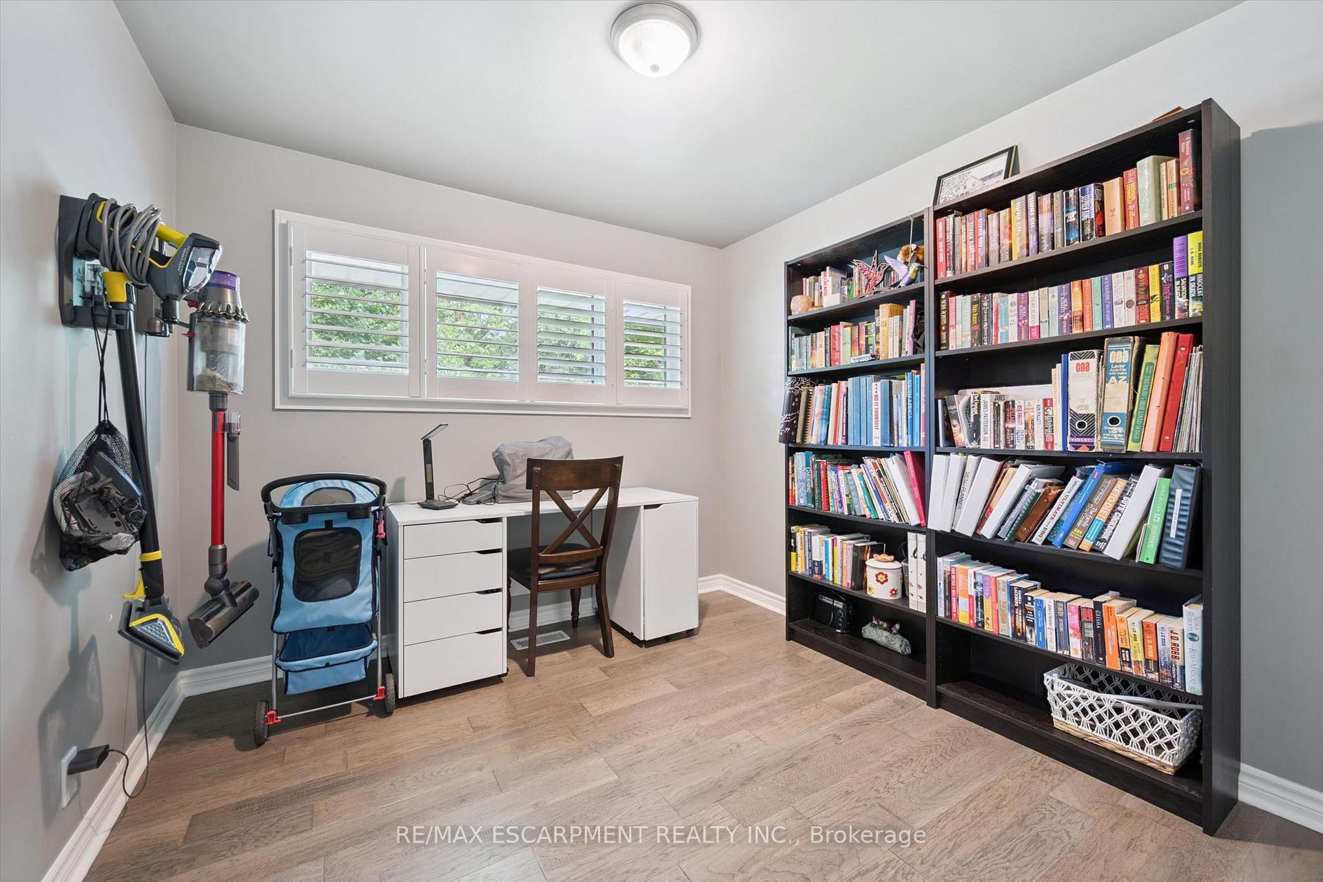 Photo 18 of 98 Stonybrook Drive, Kitchener, Meinzinger — HOMEH