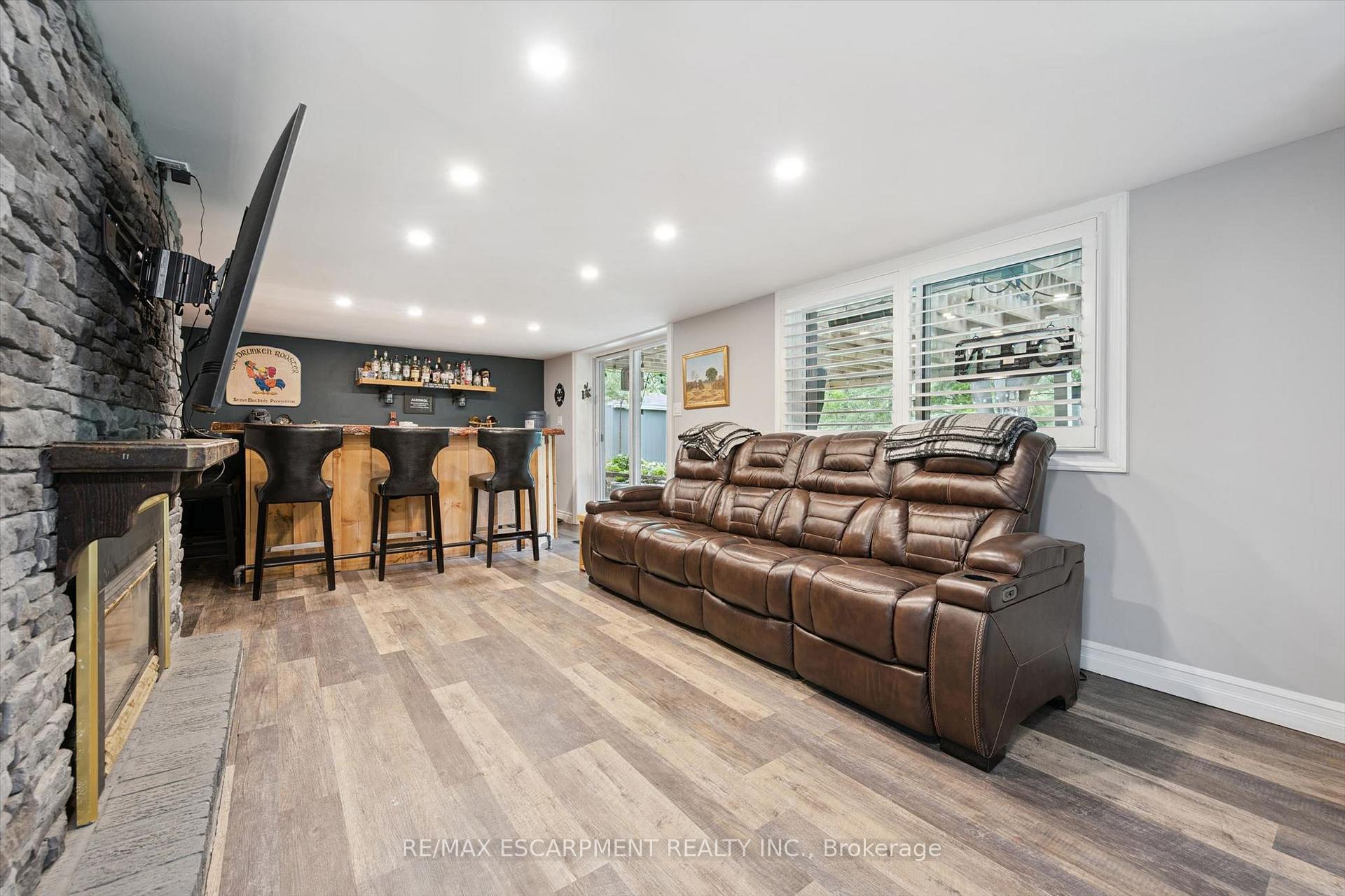 Photo 23 of 98 Stonybrook Drive, Kitchener, Meinzinger — HOMEH