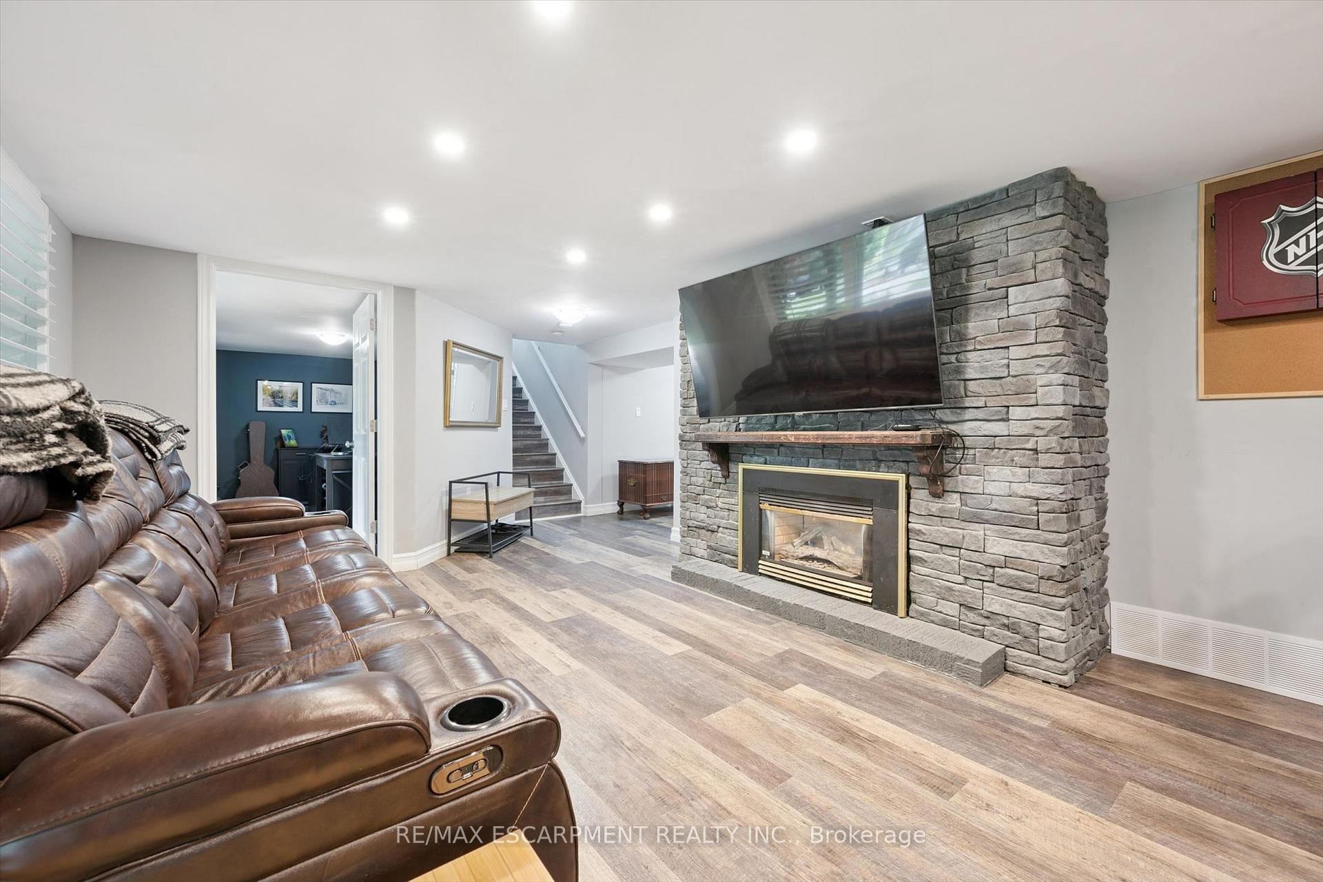 Photo 25 of 98 Stonybrook Drive, Kitchener, Meinzinger — HOMEH