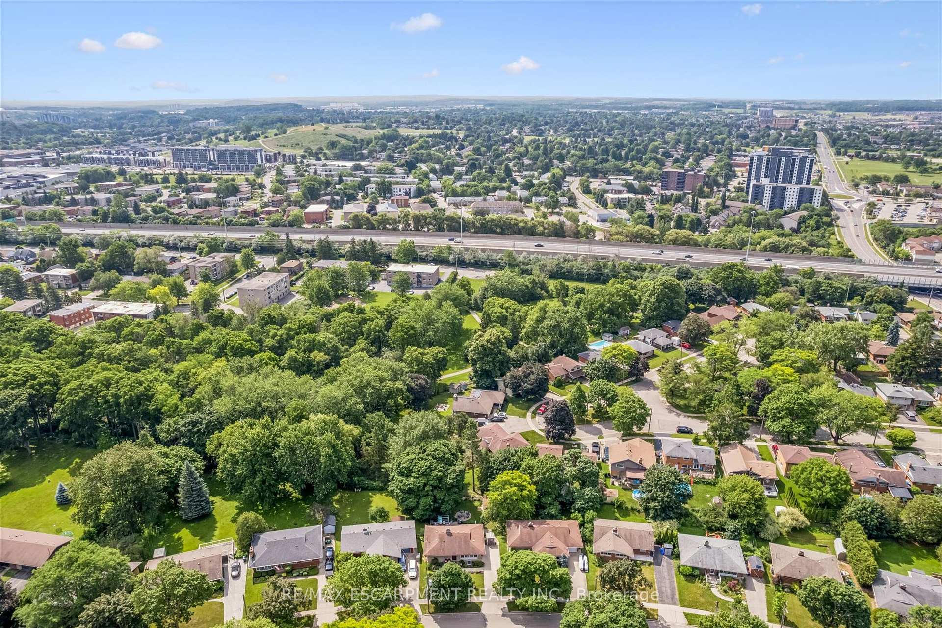 Photo 42 of 98 Stonybrook Drive, Kitchener, Meinzinger — HOMEH