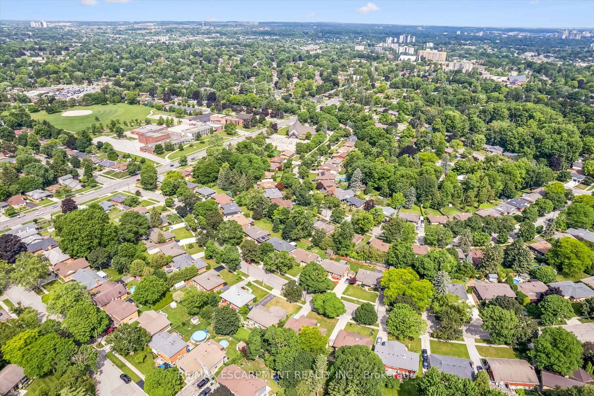 Photo 43 of 98 Stonybrook Drive, Kitchener, Meinzinger — HOMEH