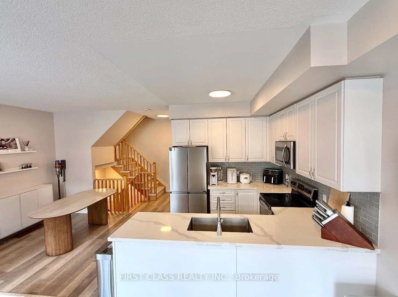Photo 4 of 2468 Mayapple Cross, Pickering, Duffin Heights — HOMEH