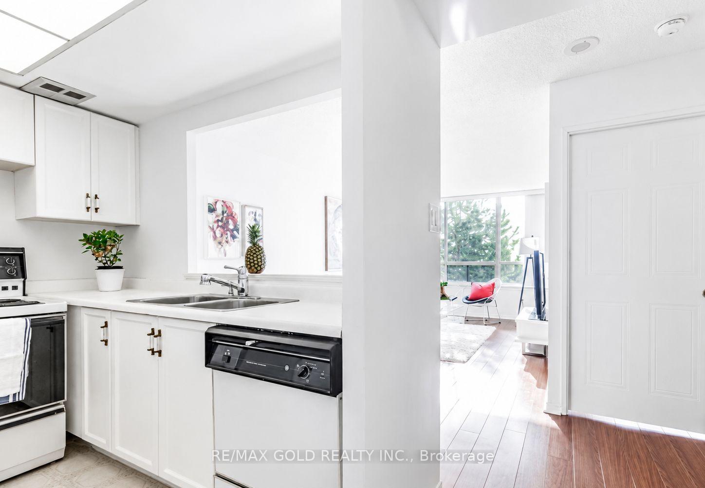 Photo 10 of Unit 5, 515 Greystone Walk, Scarborough, Kennedy Park — HOMEH