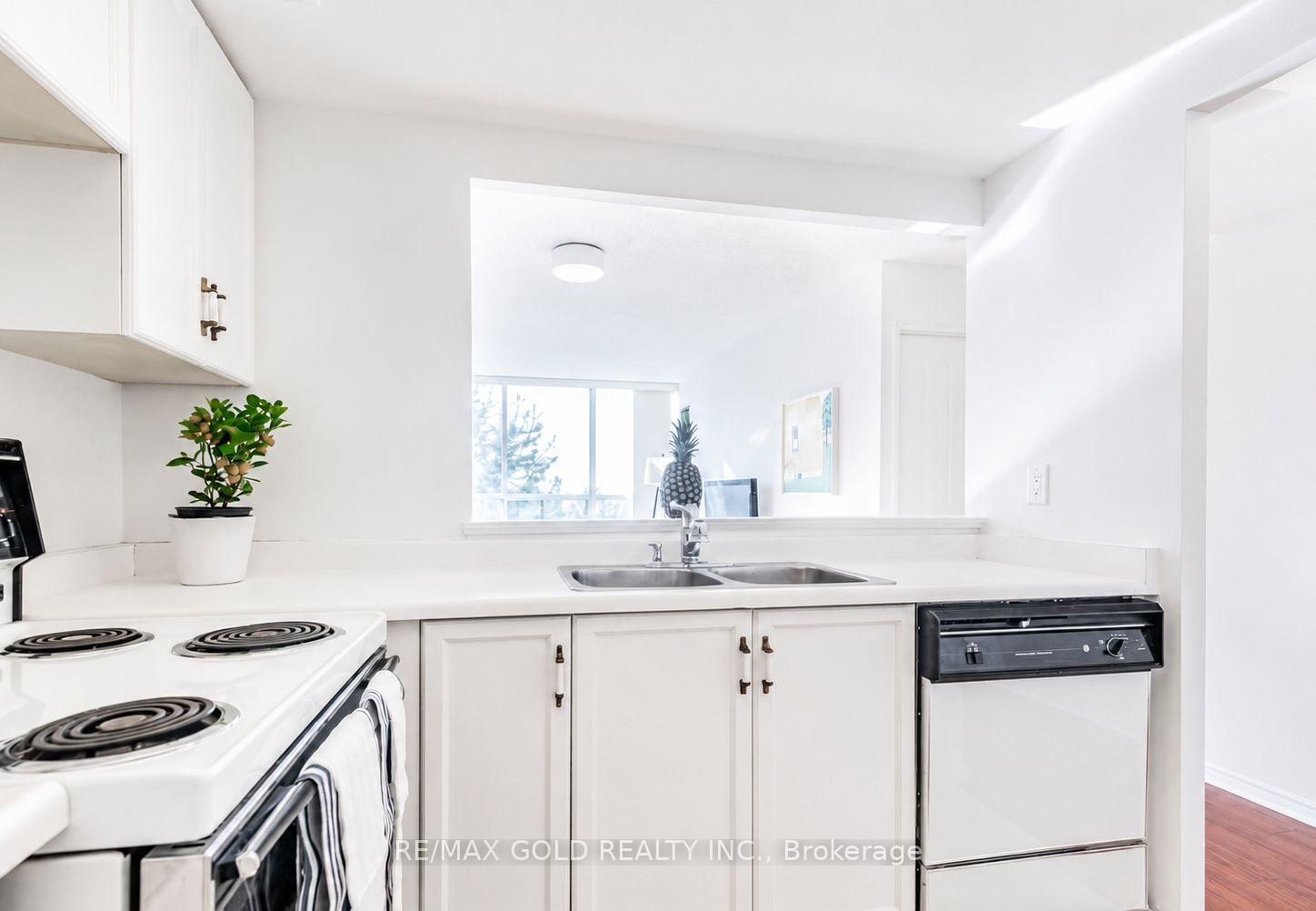 Photo 11 of Unit 5, 515 Greystone Walk, Scarborough, Kennedy Park — HOMEH