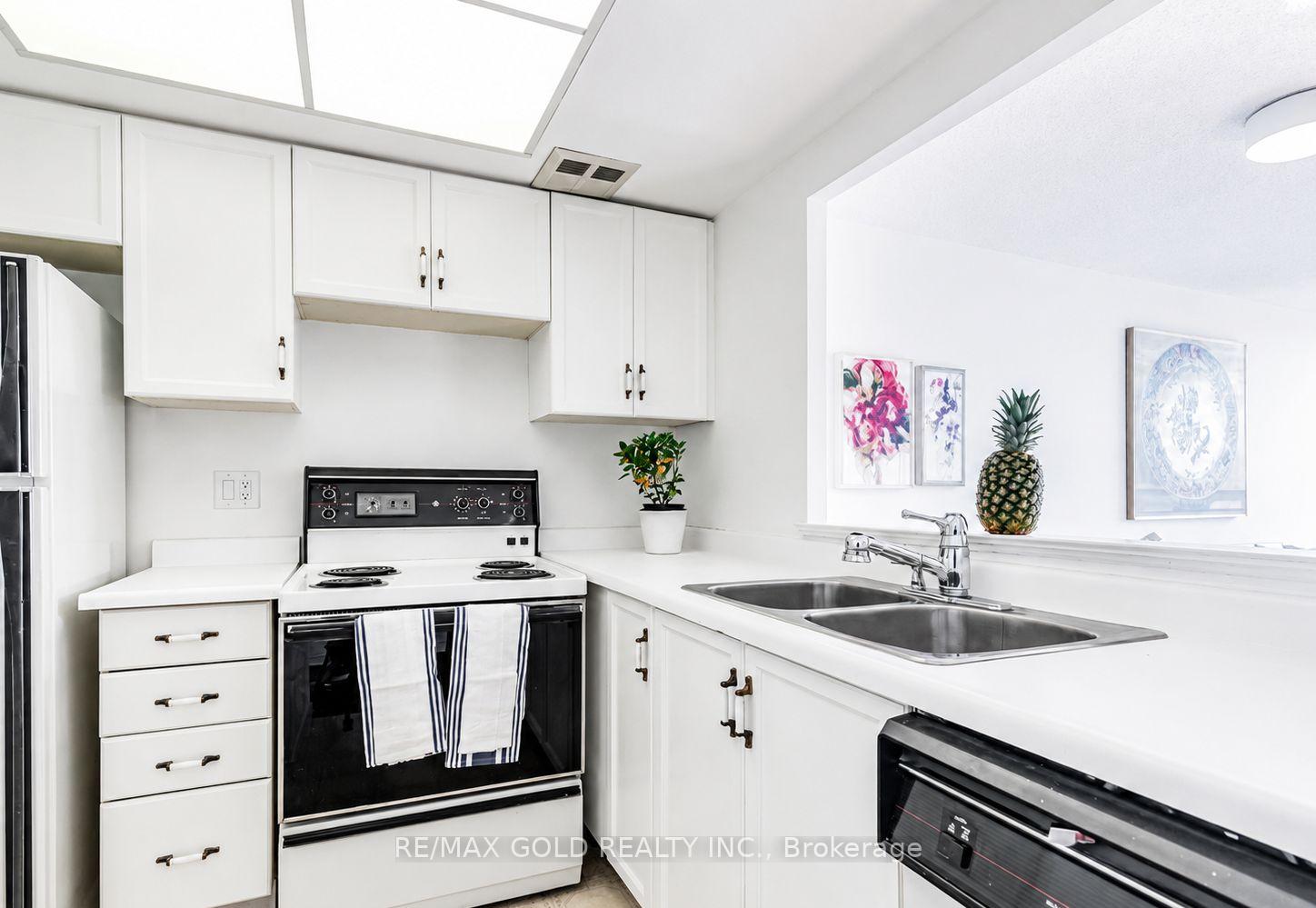 Photo 12 of Unit 5, 515 Greystone Walk, Scarborough, Kennedy Park — HOMEH