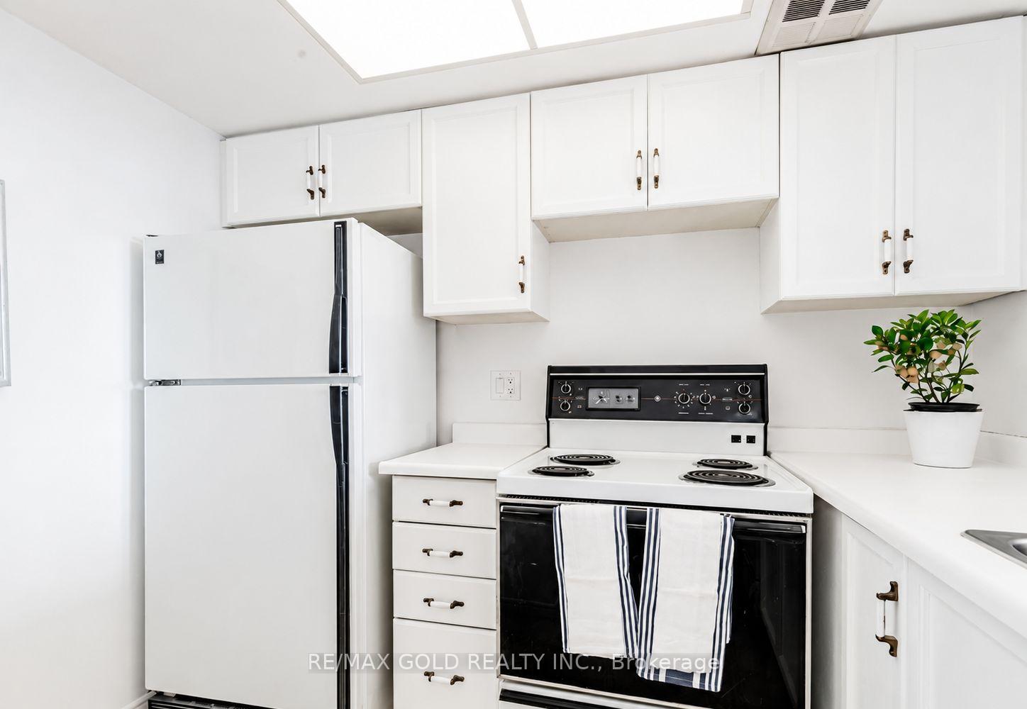 Photo 13 of Unit 5, 515 Greystone Walk, Scarborough, Kennedy Park — HOMEH