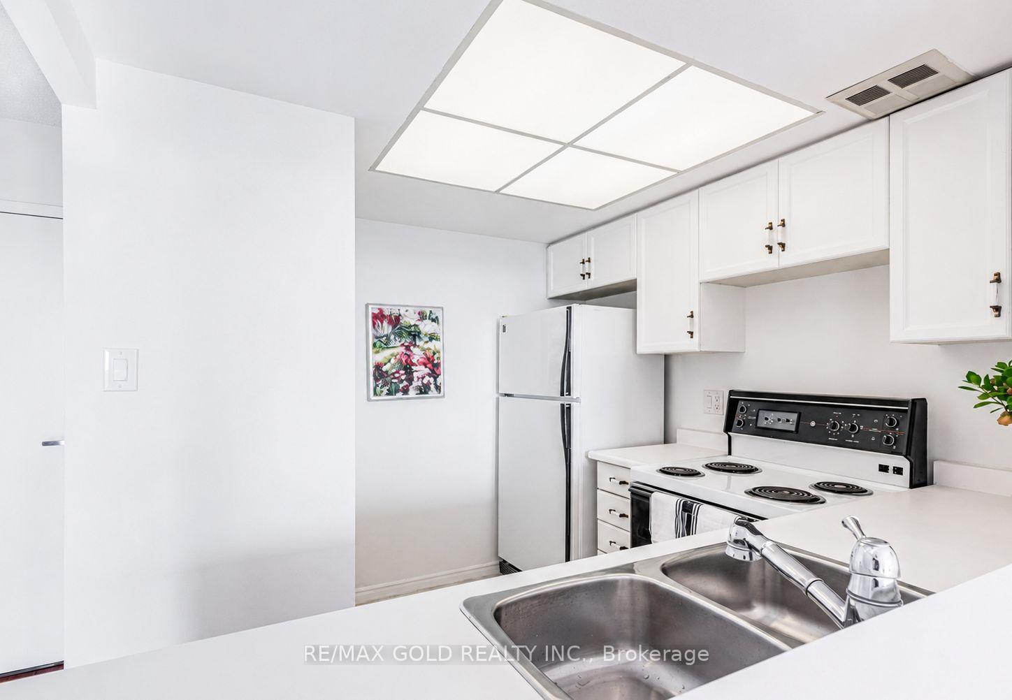 Photo 14 of Unit 5, 515 Greystone Walk, Scarborough, Kennedy Park — HOMEH