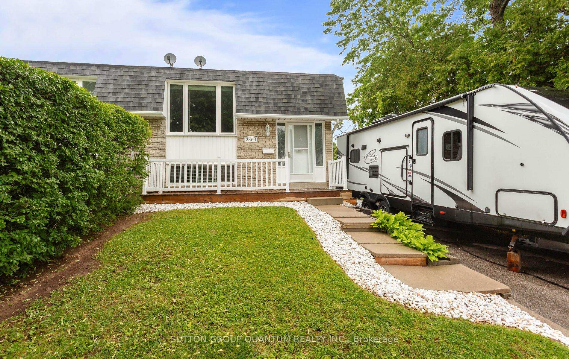 Photo 4 of 2363 Holyhead Drive, Burlington, Brant Hills — HOMEH