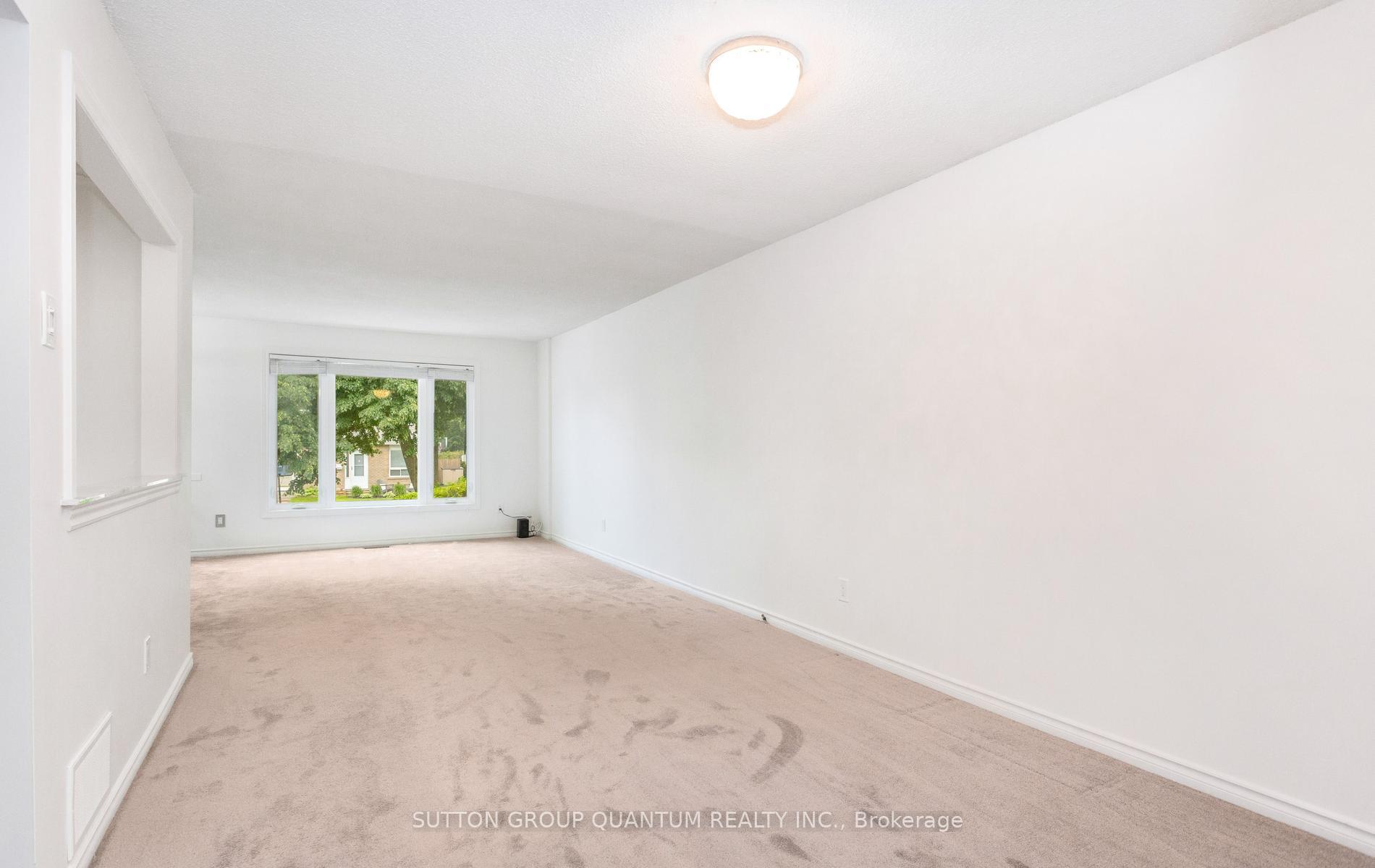 Photo 7 of 2363 Holyhead Drive, Burlington, Brant Hills — HOMEH