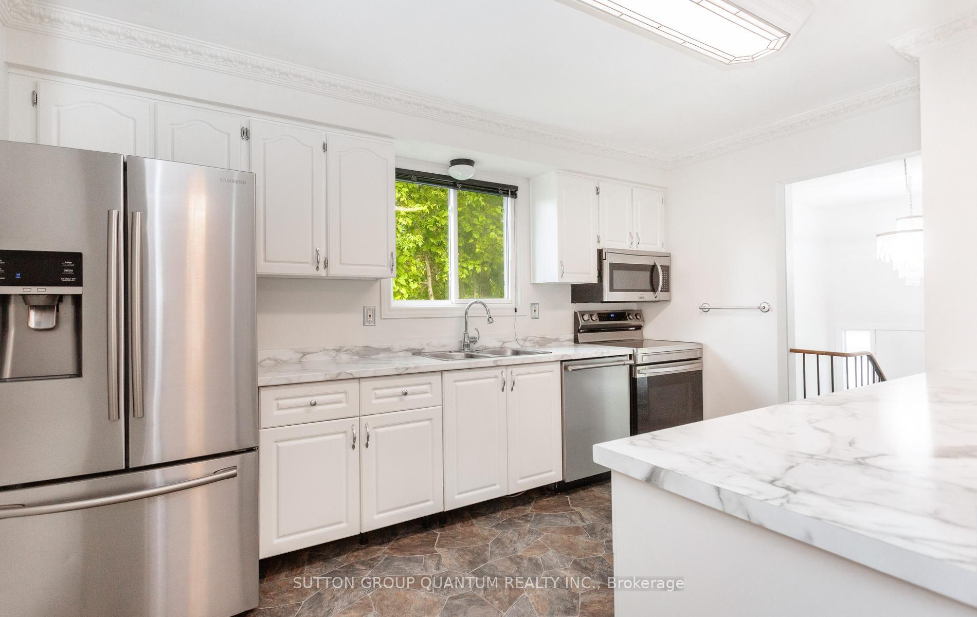 Photo 16 of 2363 Holyhead Drive, Burlington, Brant Hills — HOMEH