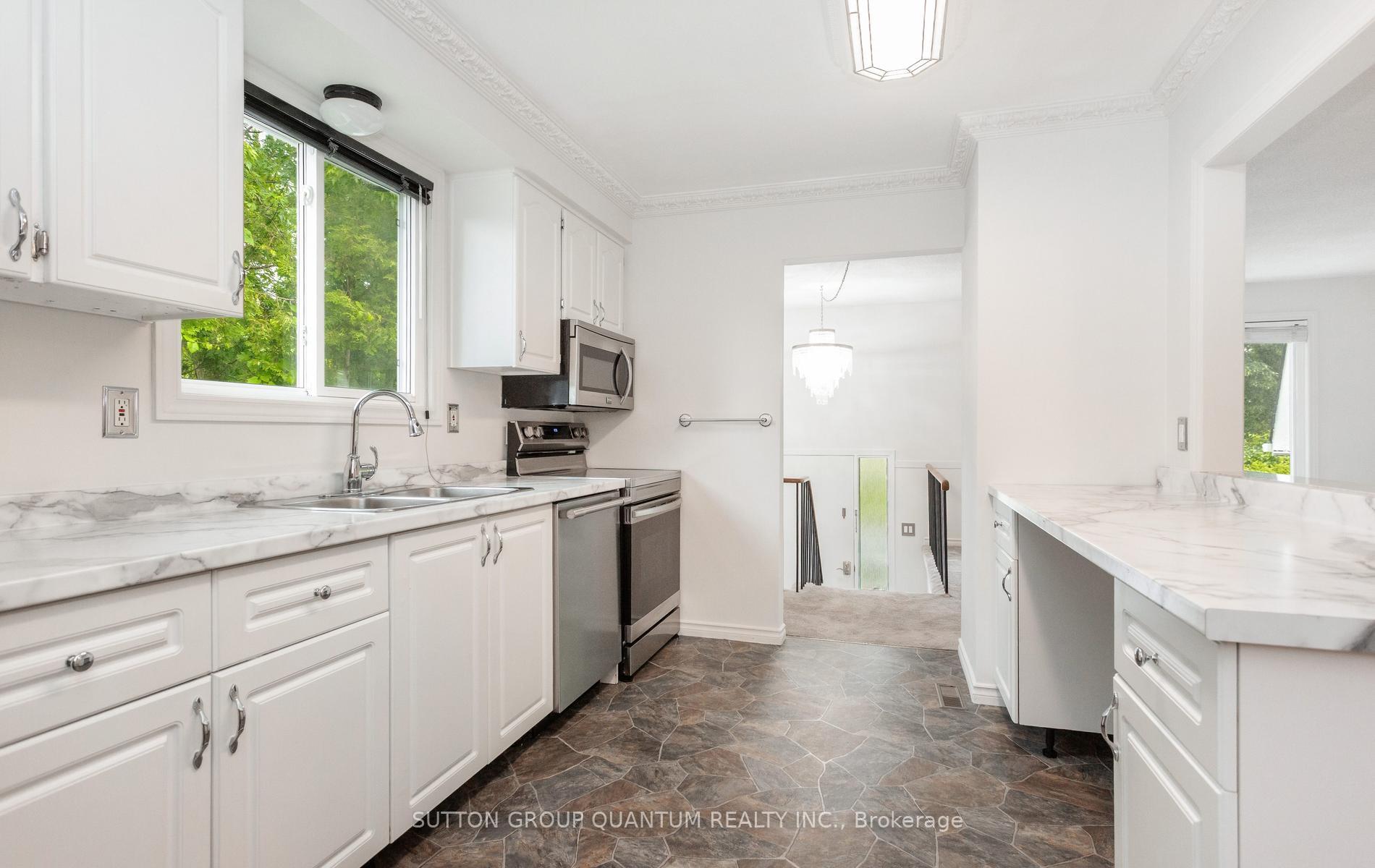 Photo 17 of 2363 Holyhead Drive, Burlington, Brant Hills — HOMEH