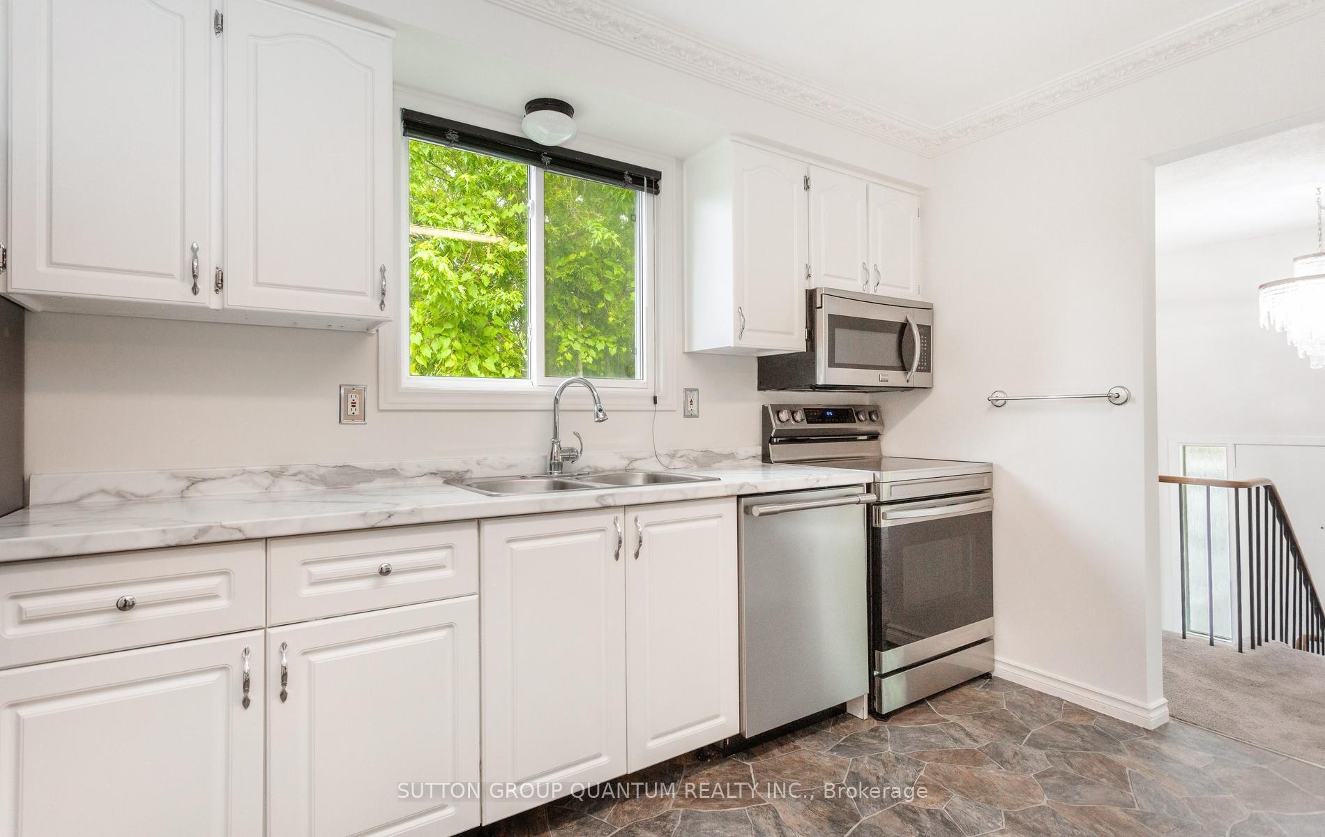 Photo 18 of 2363 Holyhead Drive, Burlington, Brant Hills — HOMEH
