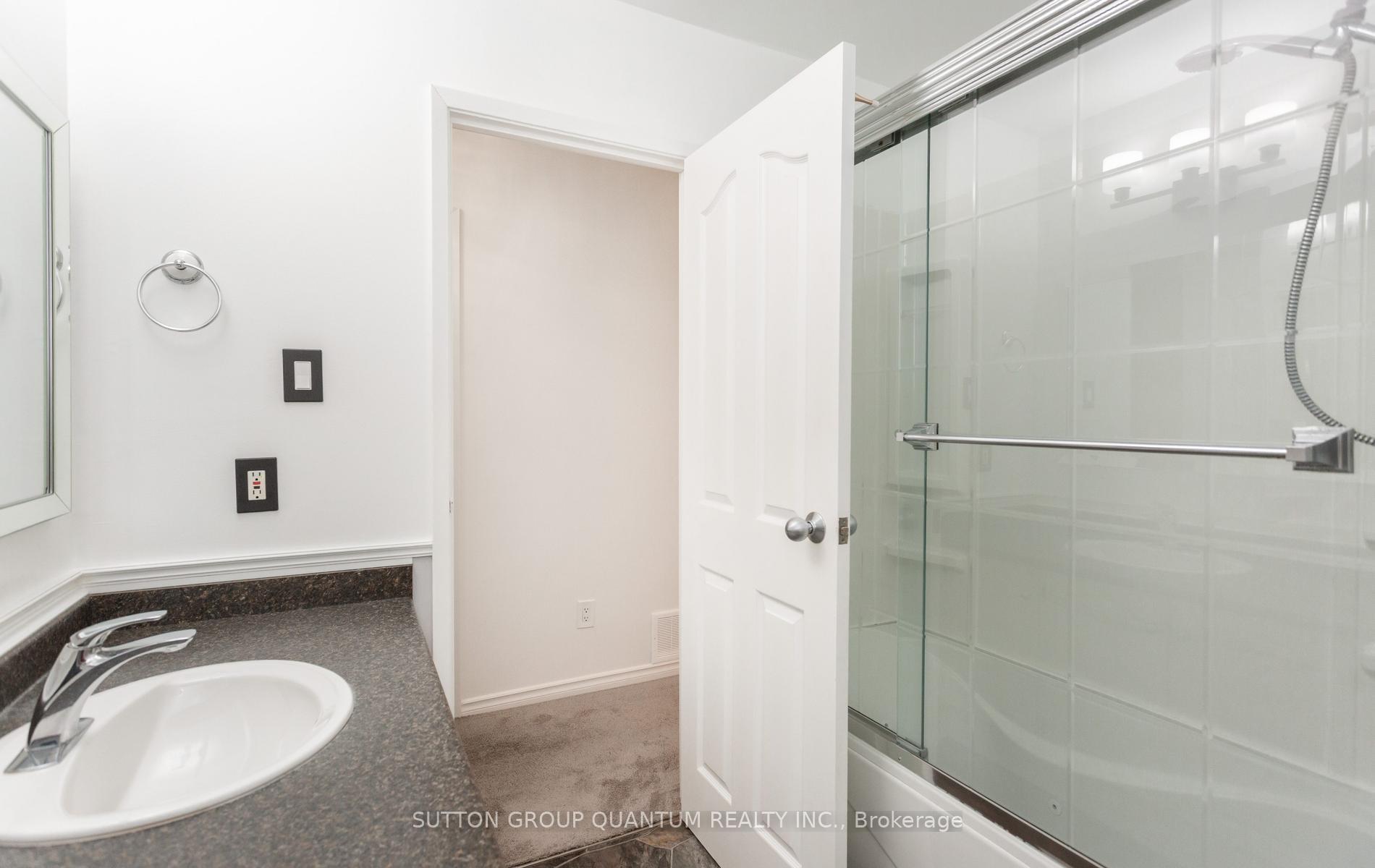 Photo 32 of 2363 Holyhead Drive, Burlington, Brant Hills — HOMEH