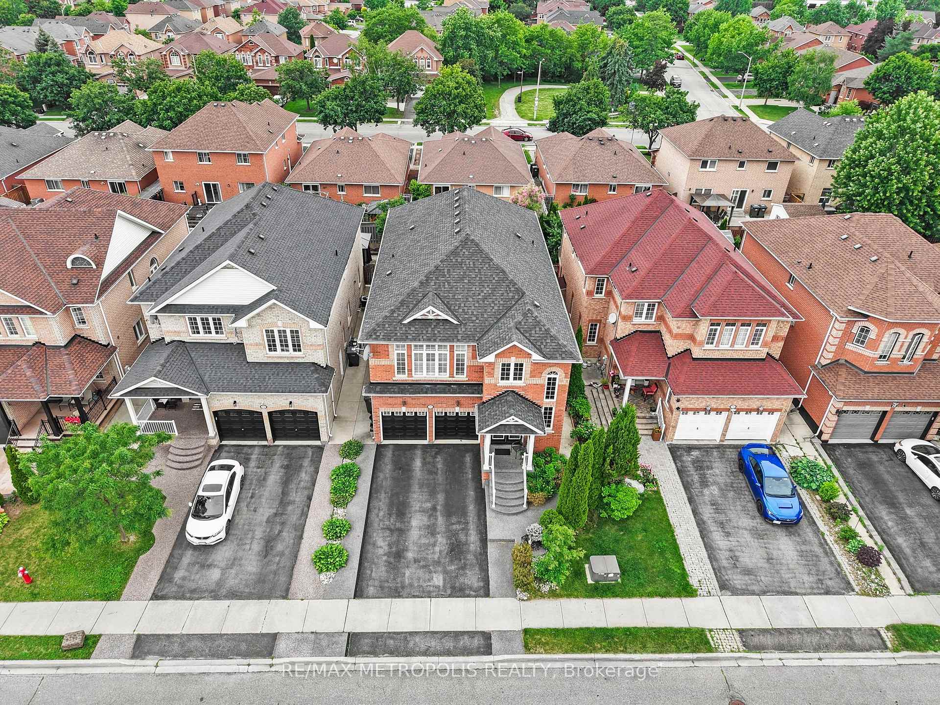 Photo 2 of 80 Ryegrass Crescent, Brampton, Snelgrove — HOMEH