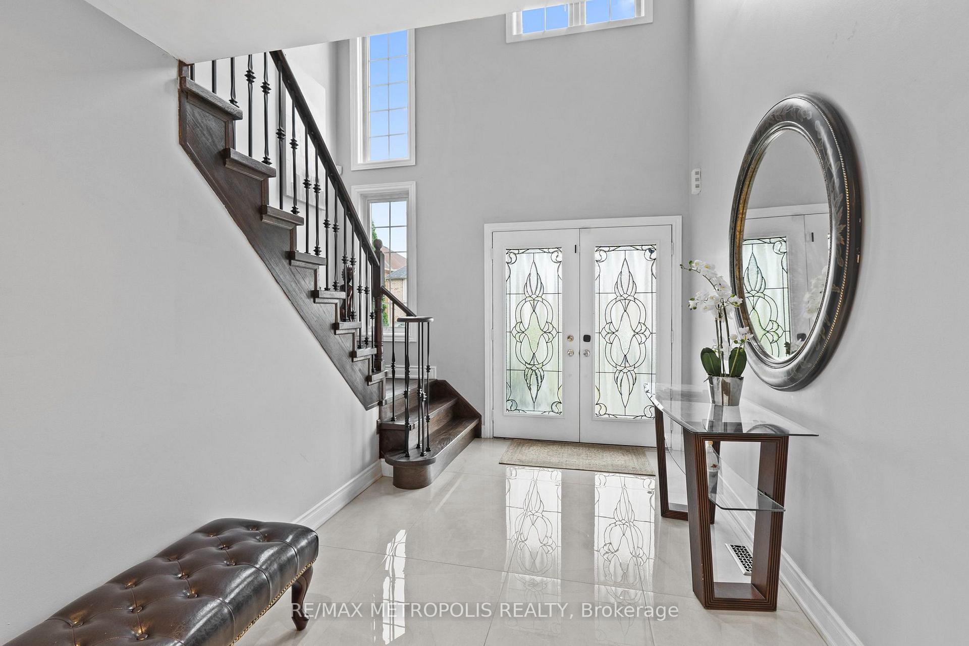 Photo 5 of 80 Ryegrass Crescent, Brampton, Snelgrove — HOMEH