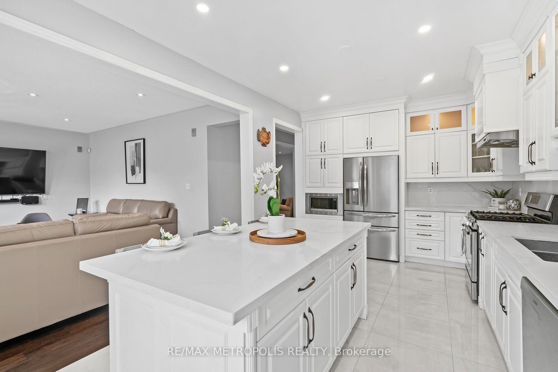 Photo 9 of 80 Ryegrass Crescent, Brampton, Snelgrove — HOMEH