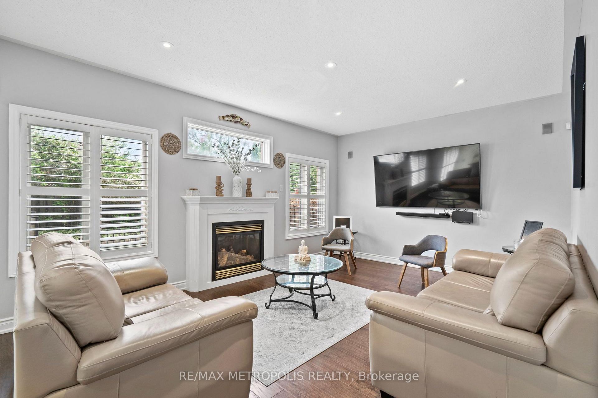Photo 10 of 80 Ryegrass Crescent, Brampton, Snelgrove — HOMEH