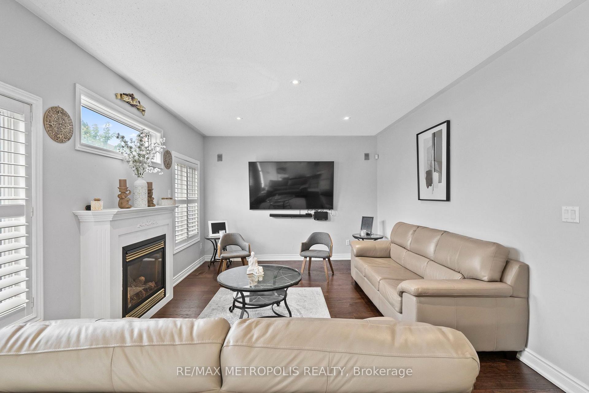 Photo 12 of 80 Ryegrass Crescent, Brampton, Snelgrove — HOMEH