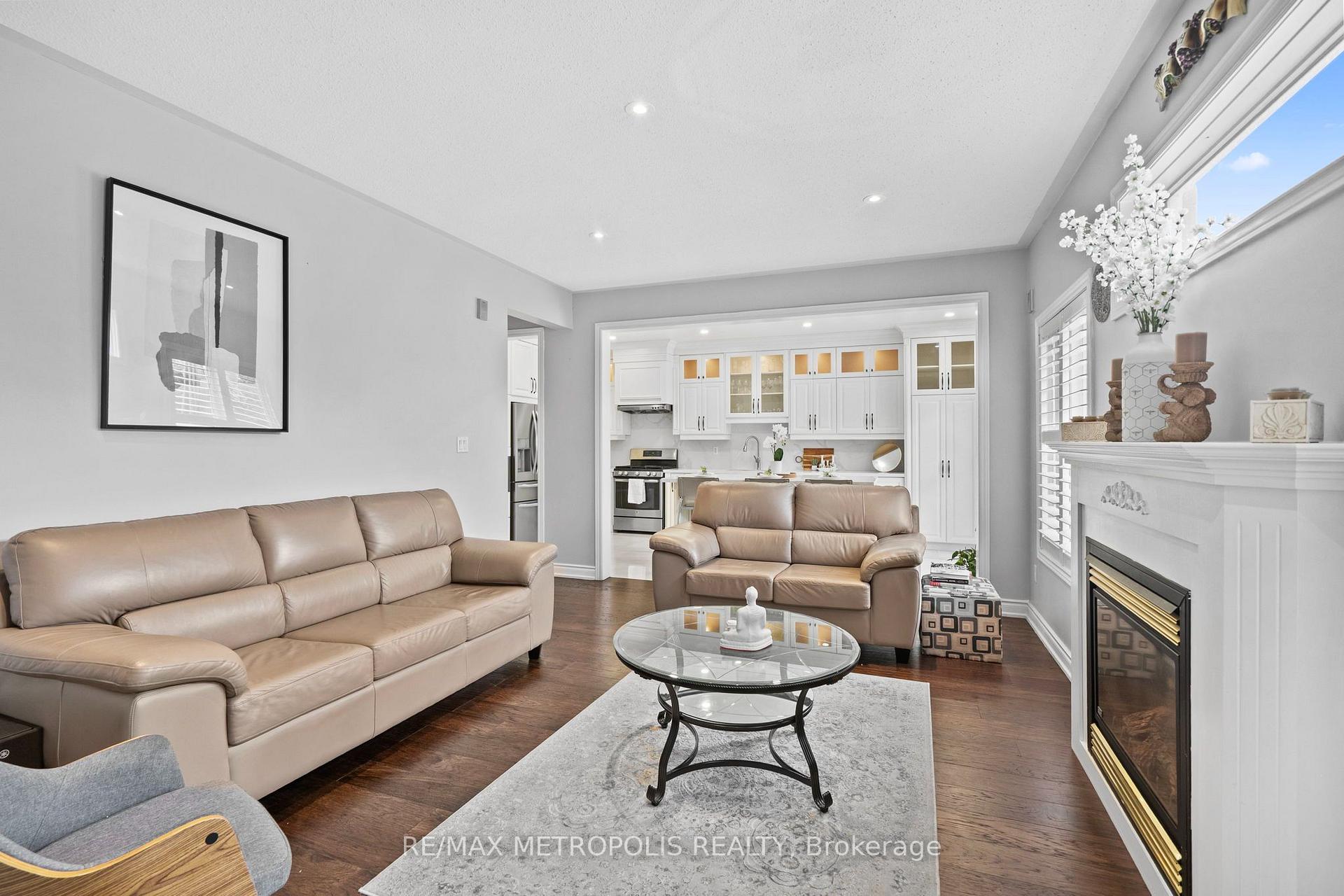 Photo 13 of 80 Ryegrass Crescent, Brampton, Snelgrove — HOMEH