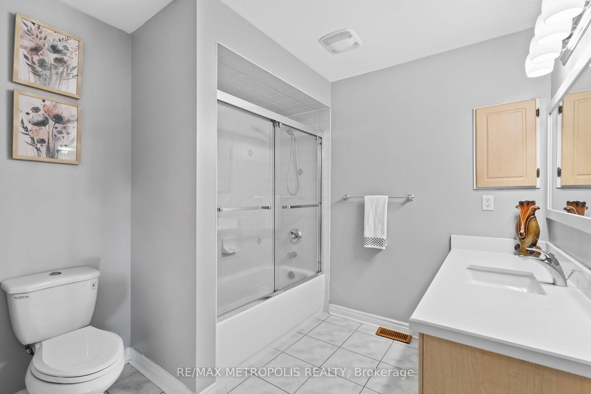 Photo 40 of 80 Ryegrass Crescent, Brampton, Snelgrove — HOMEH