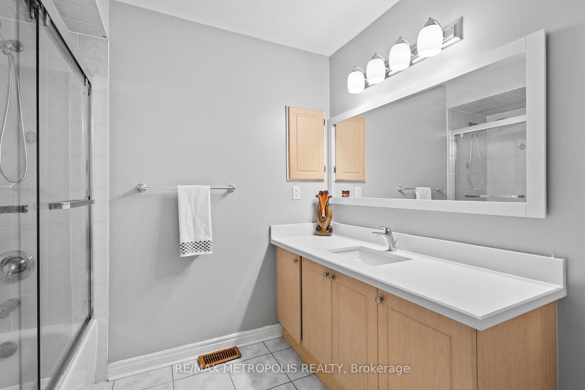 Photo 41 of 80 Ryegrass Crescent, Brampton, Snelgrove — HOMEH