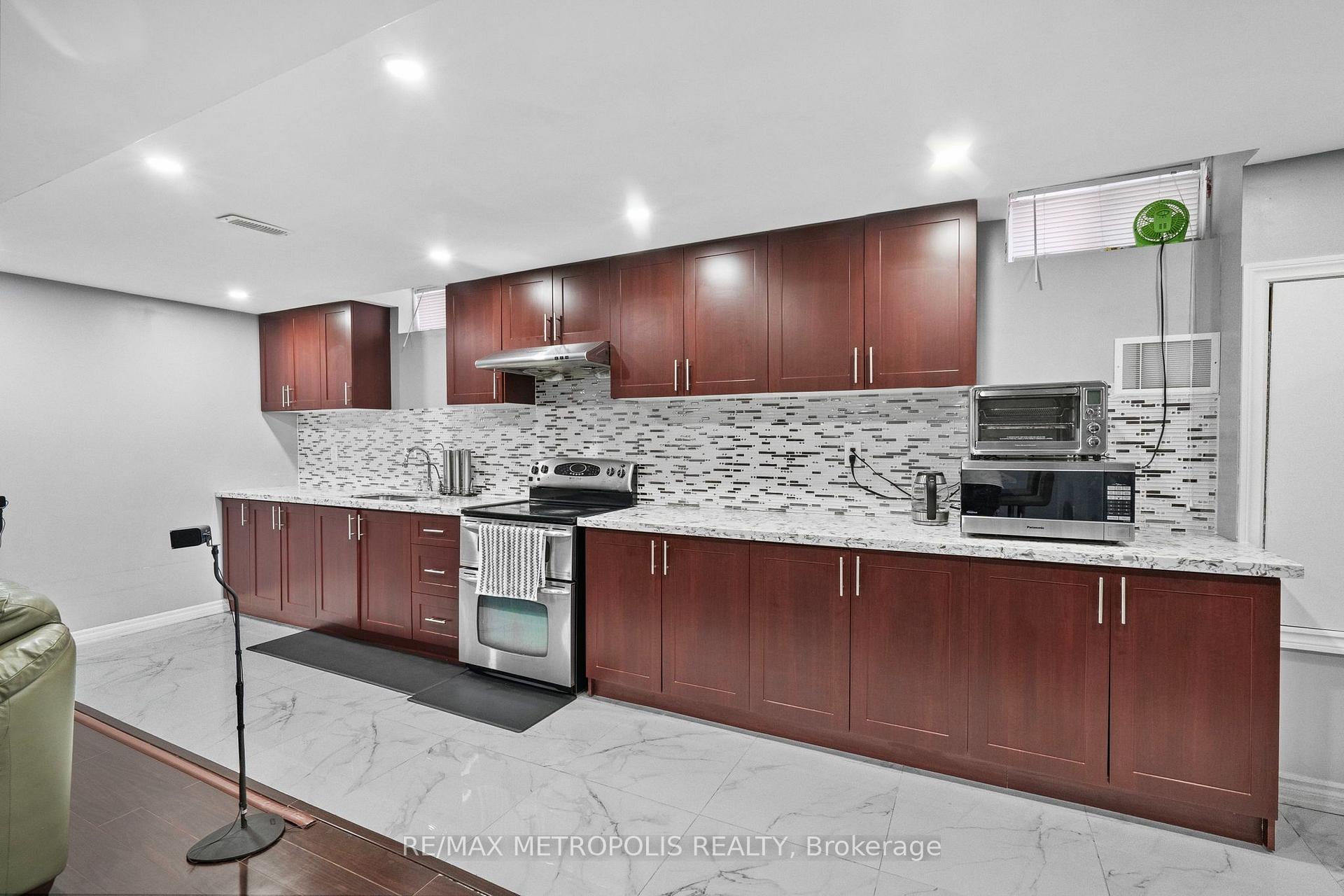 Photo 46 of 80 Ryegrass Crescent, Brampton, Snelgrove — HOMEH