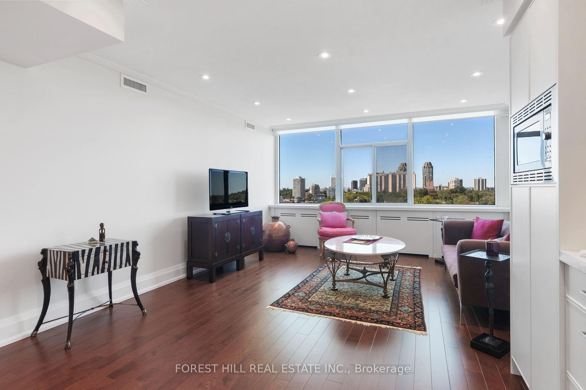 Photo 5 of Unit 1401, 500 Avenue Road, Toronto, Casa Loma — HOMEH