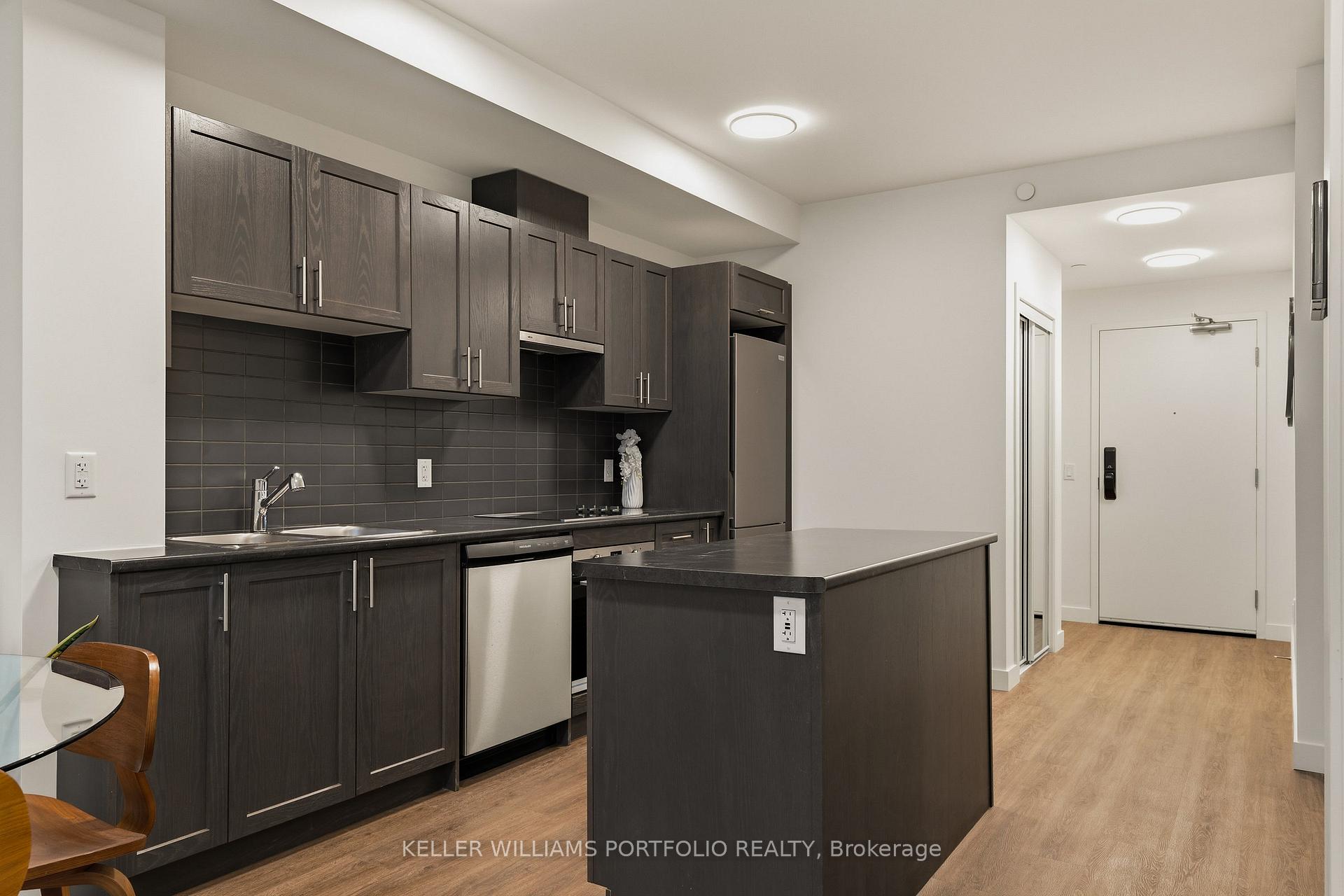 Photo 2 of Unit 1019, 461 Green Road, Hamilton, Lakeshore — HOMEH