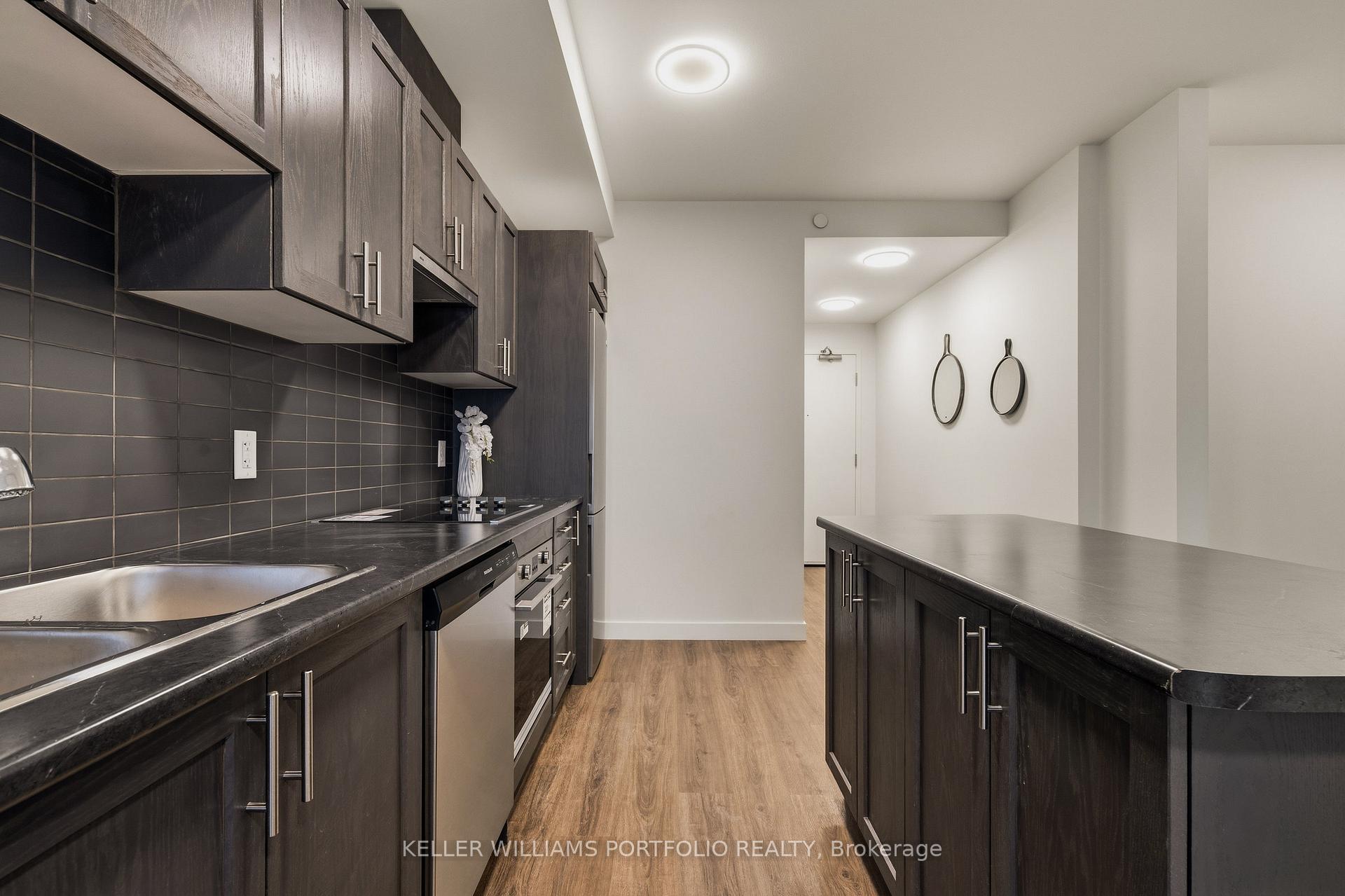 Photo 3 of Unit 1019, 461 Green Road, Hamilton, Lakeshore — HOMEH