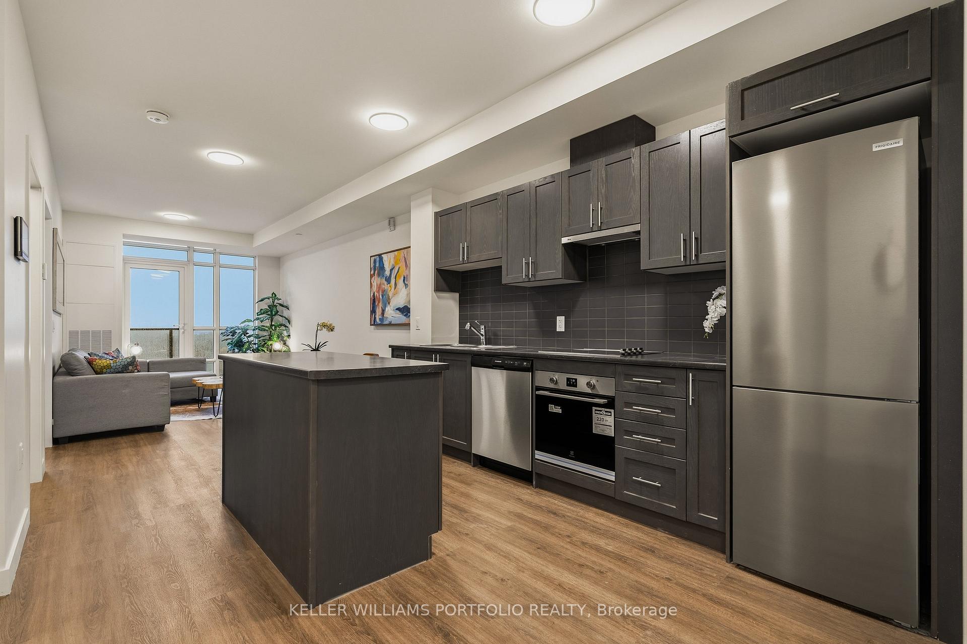 Photo 4 of Unit 1019, 461 Green Road, Hamilton, Lakeshore — HOMEH