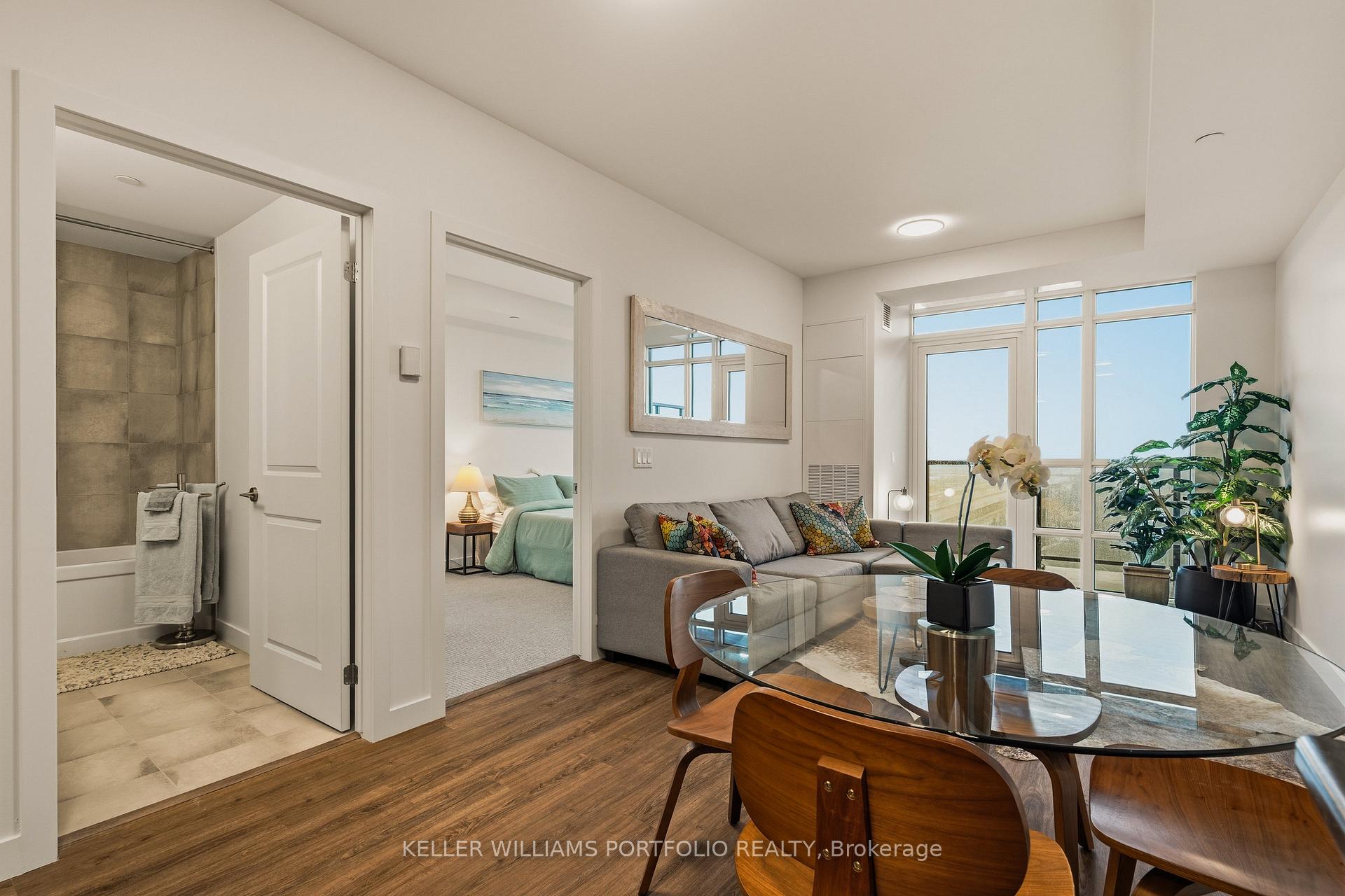 Photo 10 of Unit 1019, 461 Green Road, Hamilton, Lakeshore — HOMEH