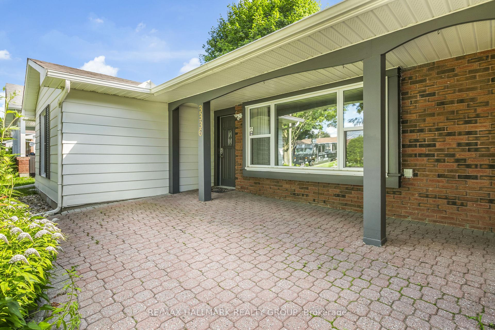 Photo 3 of 3336 Kodiak Street, Ottawa, South Keys — HOMEH