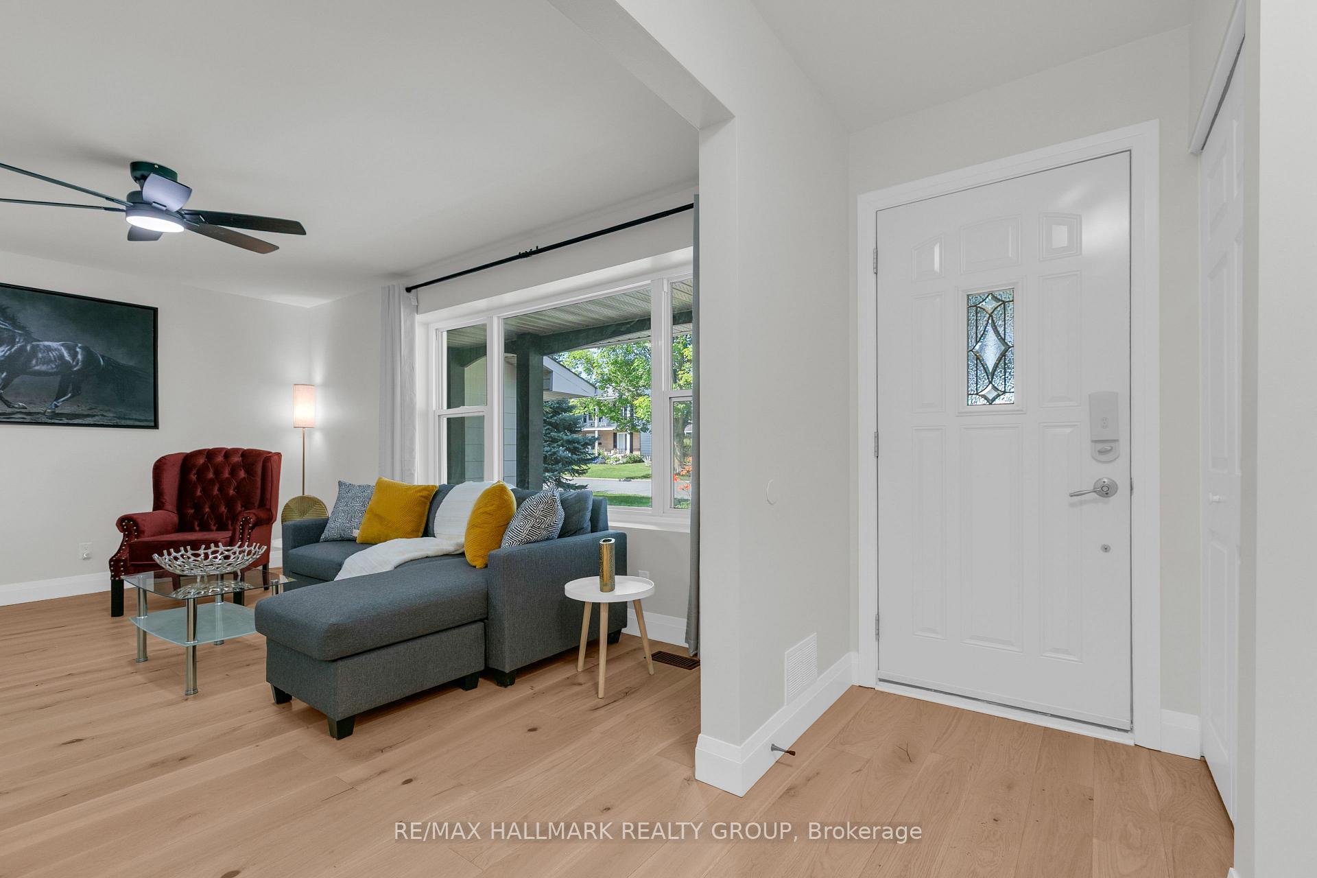Photo 4 of 3336 Kodiak Street, Ottawa, South Keys — HOMEH