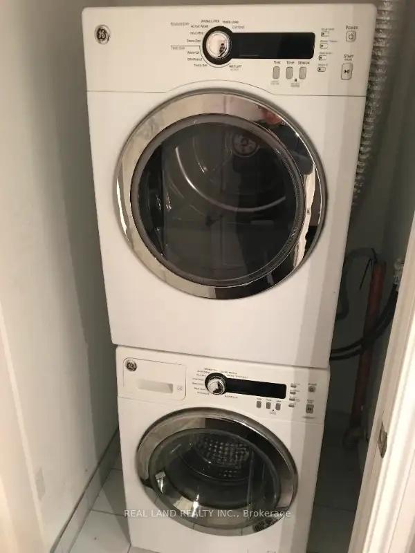 Photo 5 of Unit 2406, 386 Yonge Street, Toronto, Bay Street Corridor — HOMEH