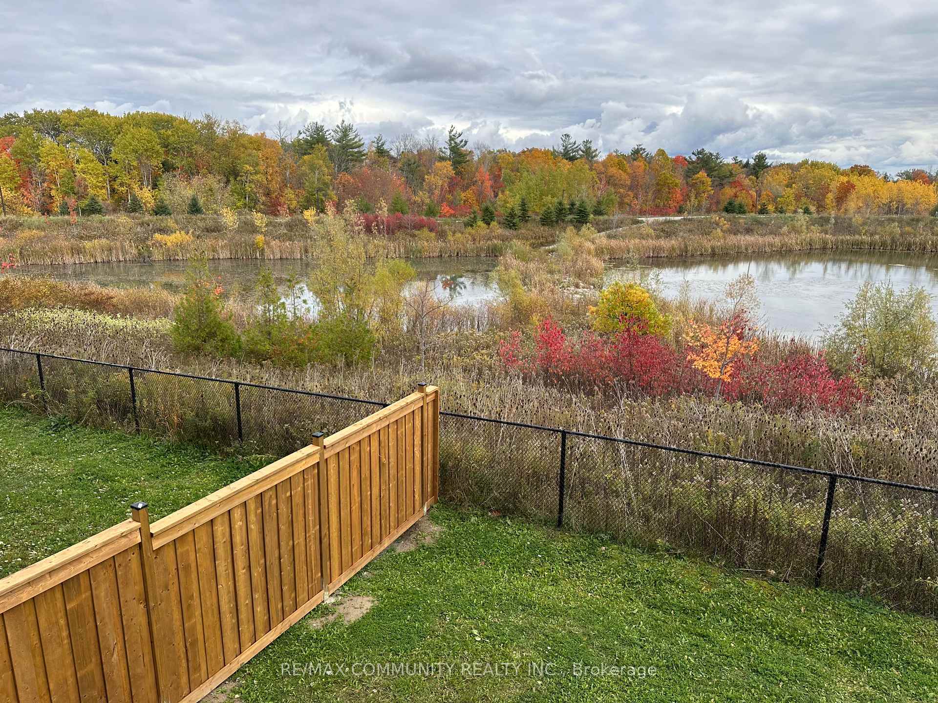 Photo 3 of 1345 Bardeau Street, Innisfil, Lefroy — HOMEH