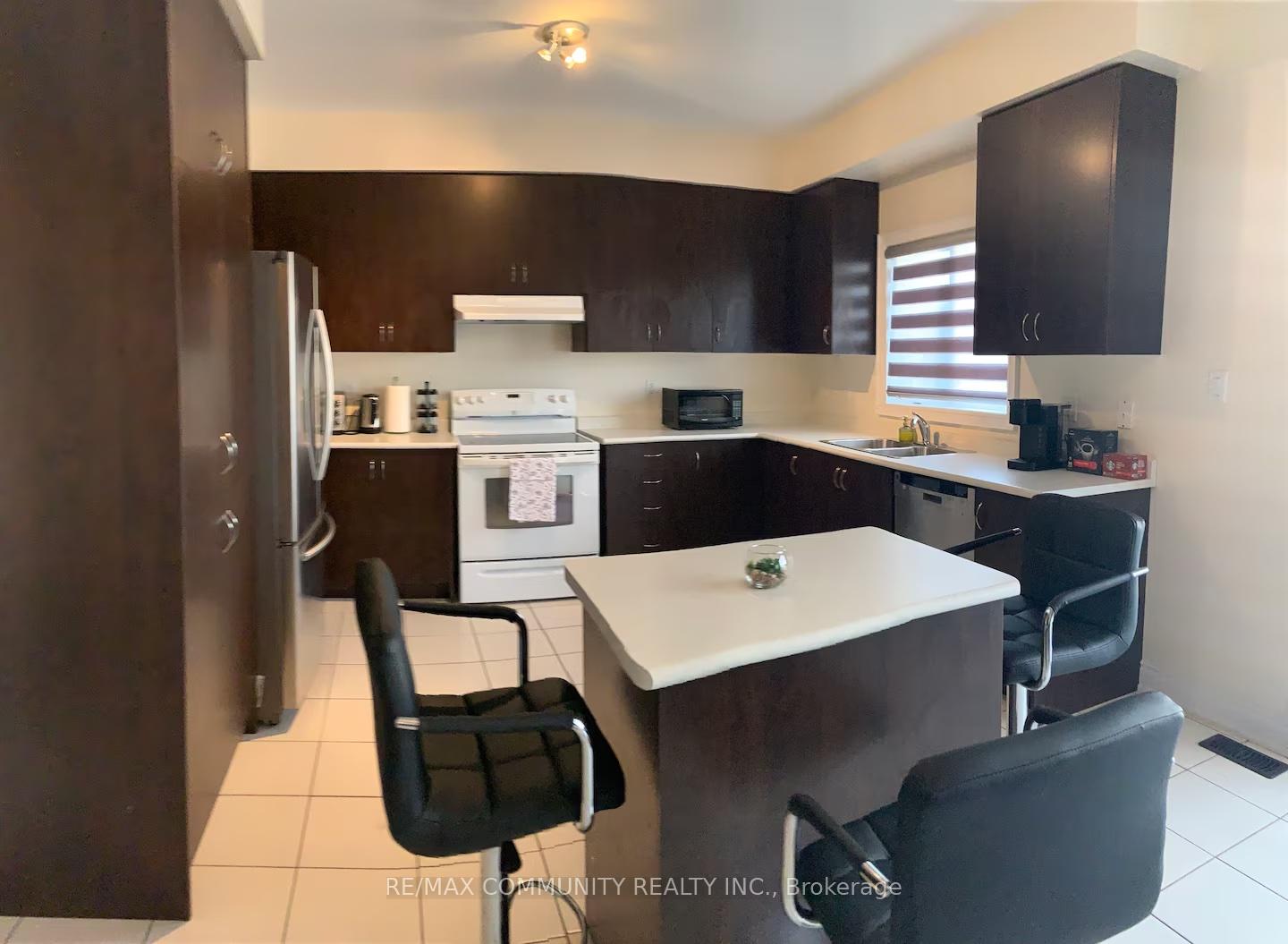 Photo 7 of 1345 Bardeau Street, Innisfil, Lefroy — HOMEH